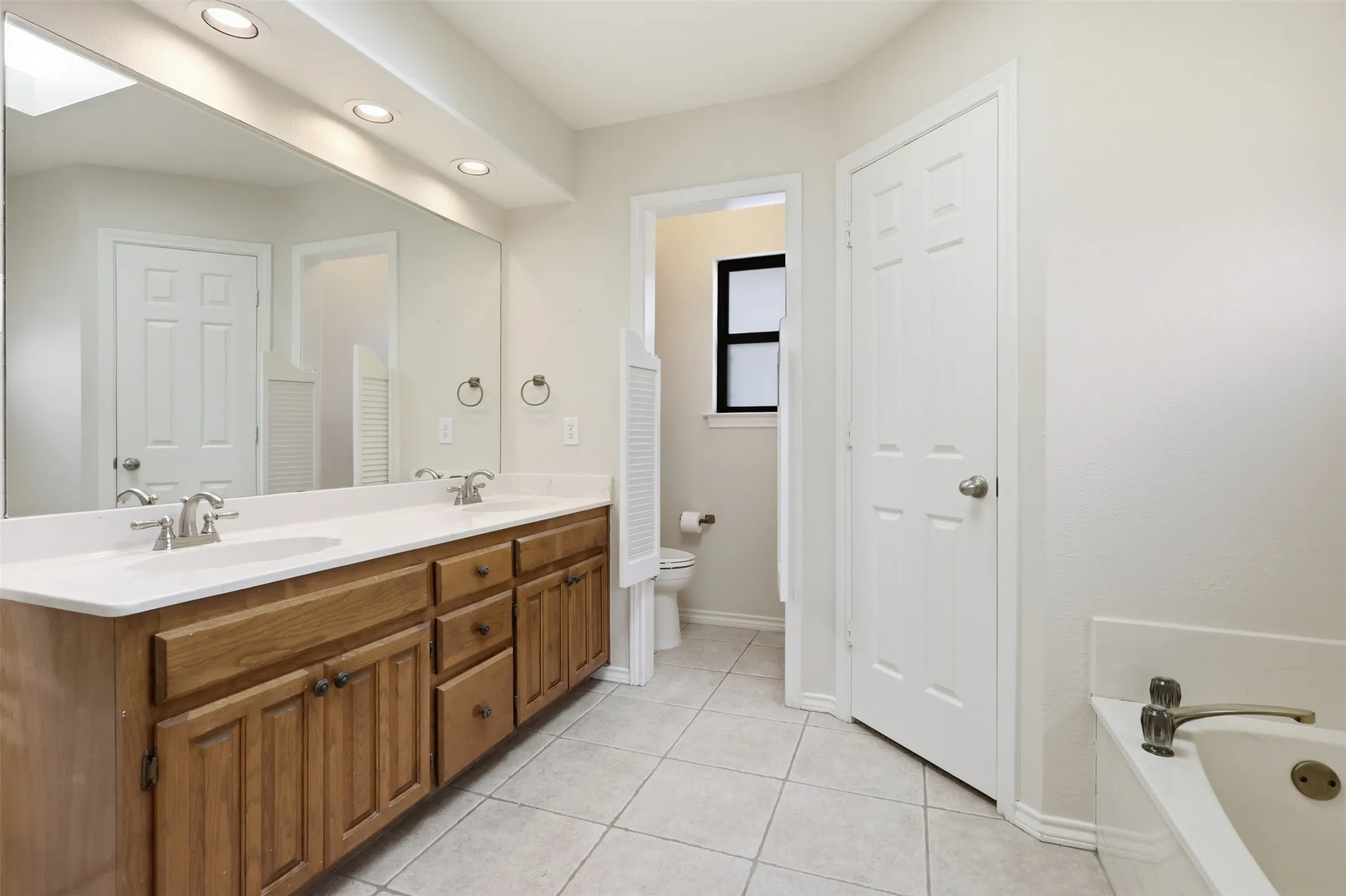 Single Family Residence For Sale in Dallas County , 112 Highland Meadow Circle, Coppell, Texas 75019, 3 Bedroom, 2 Bathroom, 2 Garage spaces, 1,916 Sqft, built in 1985, mls#21401226, Real Estate Agent in Coppell, Homes For Sale in Dallas county, Homes For Sale in Coppell, Realtor in Coppell Texas, Real Estate Brokerage Independent Realty Texas, Luminita Cordes Realtor