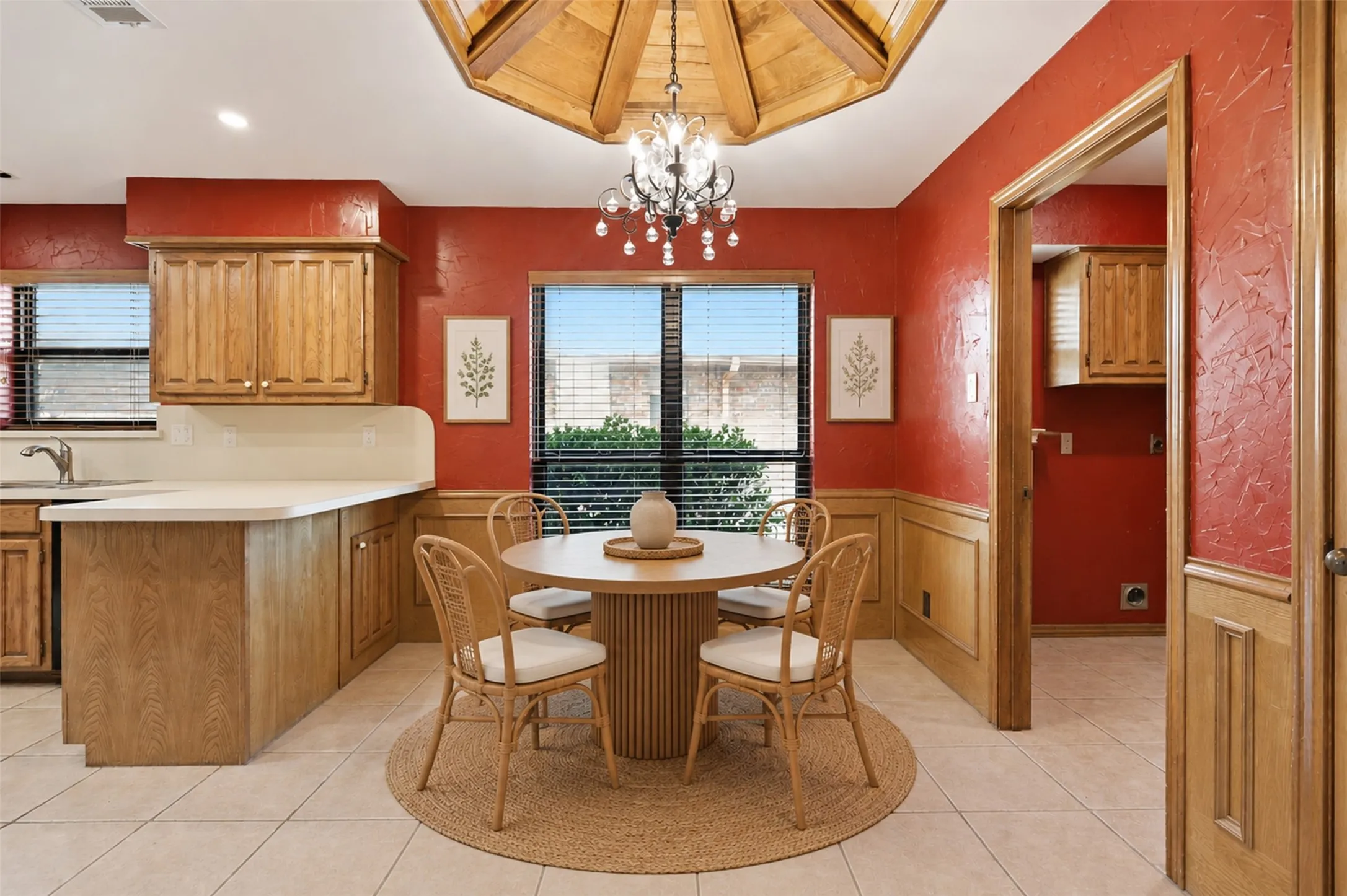 Single Family Residence For Sale in Dallas County , 112 Highland Meadow Circle, Coppell, Texas 75019, 3 Bedroom, 2 Bathroom, 2 Garage spaces, 1,916 Sqft, built in 1985, mls#21401226, Real Estate Agent in Coppell, Homes For Sale in Dallas county, Homes For Sale in Coppell, Realtor in Coppell Texas, Real Estate Brokerage Independent Realty Texas, Luminita Cordes Realtor