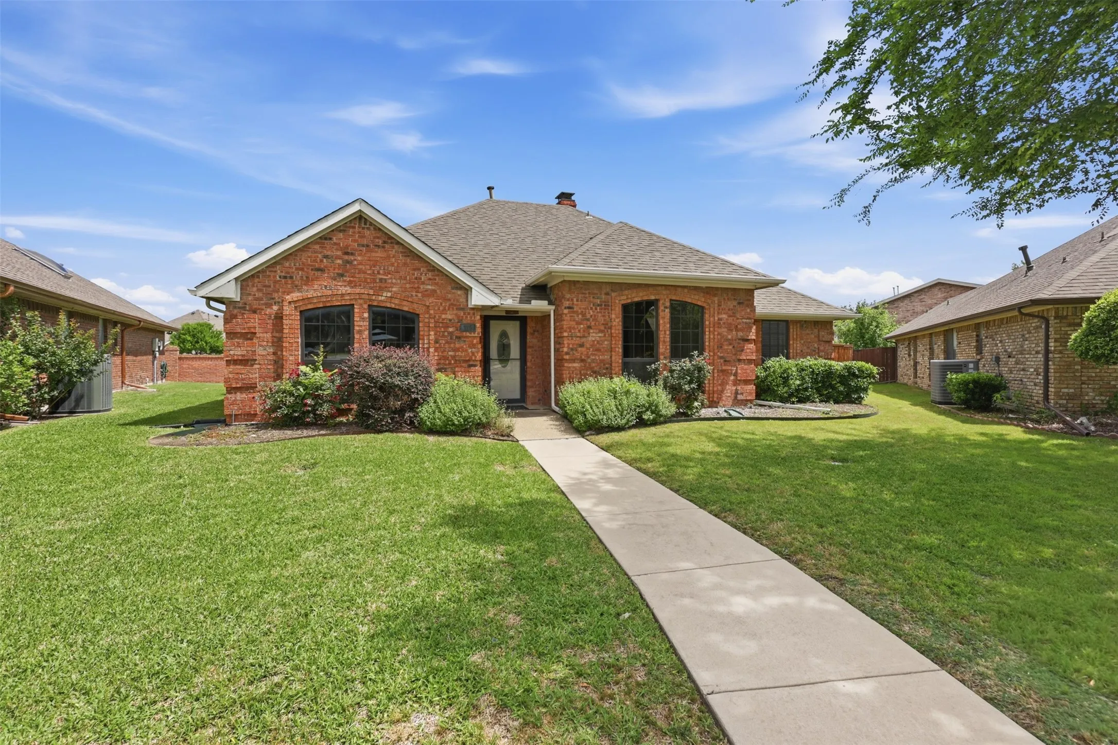 Single Family Residence For Sale in Dallas County , 112 Highland Meadow Circle, Coppell, Texas 75019, 3 Bedroom, 2 Bathroom, 2 Garage spaces, 1,916 Sqft, built in 1985, mls#21401226, Real Estate Agent in Coppell, Homes For Sale in Dallas county, Homes For Sale in Coppell, Realtor in Coppell Texas, Real Estate Brokerage Independent Realty Texas, Luminita Cordes Realtor