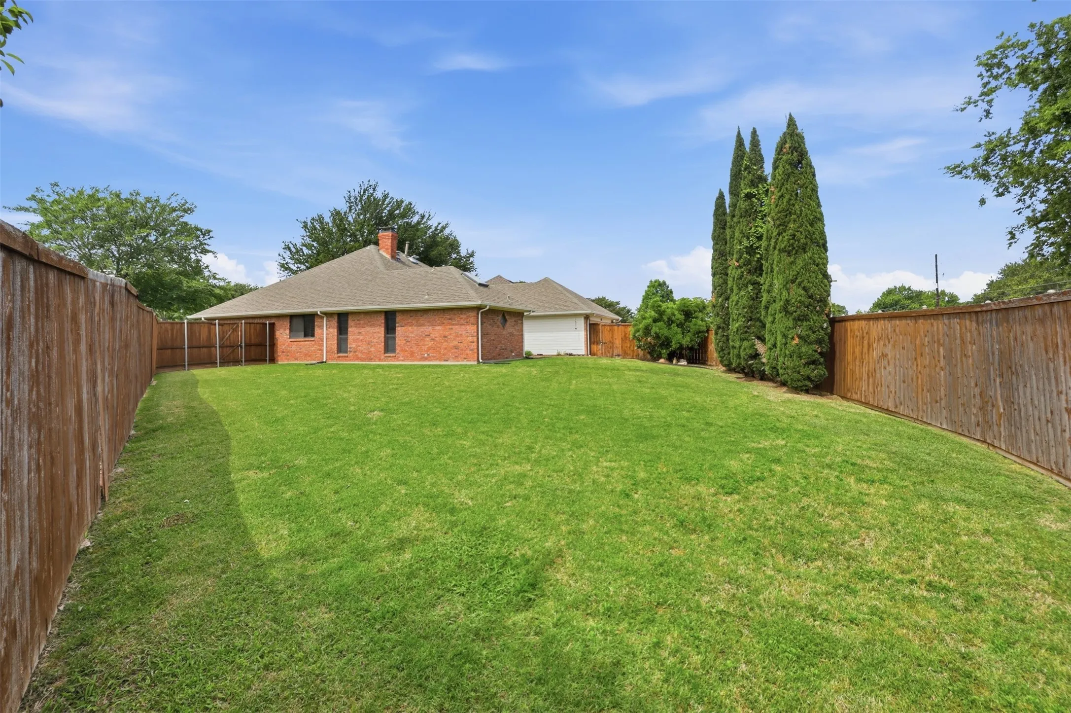 Single Family Residence For Sale in Dallas County , 112 Highland Meadow Circle, Coppell, Texas 75019, 3 Bedroom, 2 Bathroom, 2 Garage spaces, 1,916 Sqft, built in 1985, mls#21401226, Real Estate Agent in Coppell, Homes For Sale in Dallas county, Homes For Sale in Coppell, Realtor in Coppell Texas, Real Estate Brokerage Independent Realty Texas, Luminita Cordes Realtor