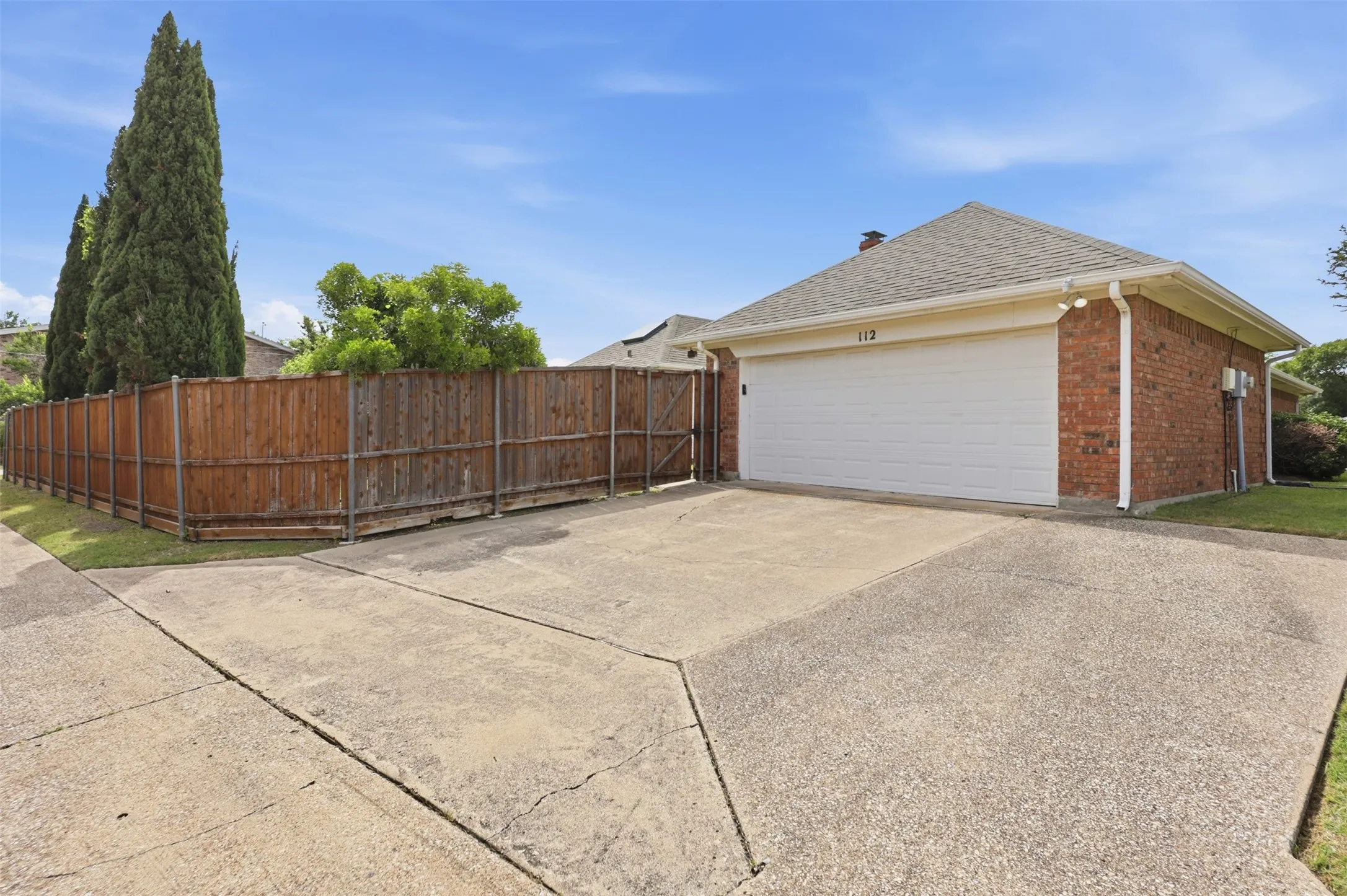 Single Family Residence For Sale in Dallas County , 112 Highland Meadow Circle, Coppell, Texas 75019, 3 Bedroom, 2 Bathroom, 2 Garage spaces, 1,916 Sqft, built in 1985, mls#21401226, Real Estate Agent in Coppell, Homes For Sale in Dallas county, Homes For Sale in Coppell, Realtor in Coppell Texas, Real Estate Brokerage Independent Realty Texas, Luminita Cordes Realtor