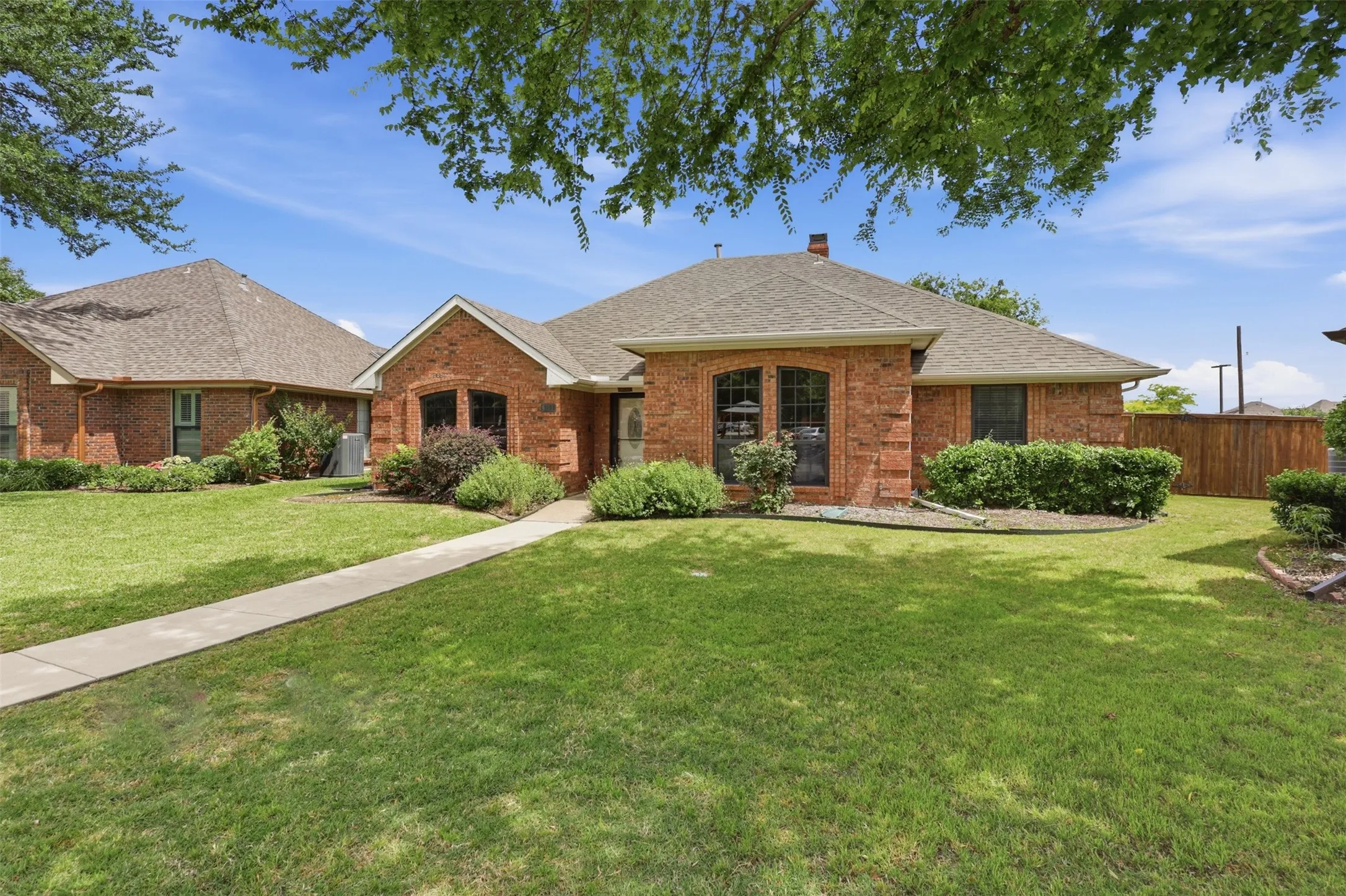 Single Family Residence For Sale in Dallas County , 112 Highland Meadow Circle, Coppell, Texas 75019, 3 Bedroom, 2 Bathroom, 2 Garage spaces, 1,916 Sqft, built in 1985, mls#21401226, Real Estate Agent in Coppell, Homes For Sale in Dallas county, Homes For Sale in Coppell, Realtor in Coppell Texas, Real Estate Brokerage Independent Realty Texas, Luminita Cordes Realtor