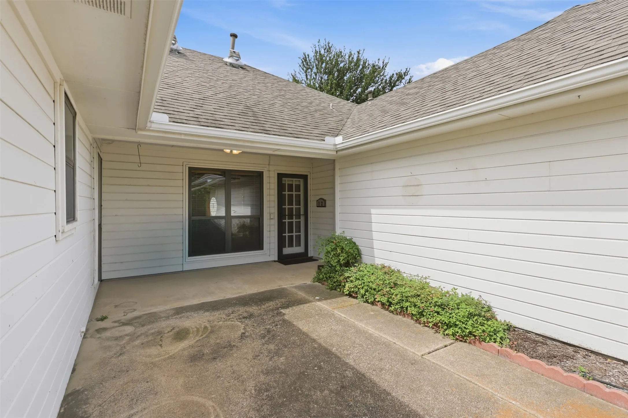 Single Family Residence For Sale in Dallas County , 112 Highland Meadow Circle, Coppell, Texas 75019, 3 Bedroom, 2 Bathroom, 2 Garage spaces, 1,916 Sqft, built in 1985, mls#21401226, Real Estate Agent in Coppell, Homes For Sale in Dallas county, Homes For Sale in Coppell, Realtor in Coppell Texas, Real Estate Brokerage Independent Realty Texas, Luminita Cordes Realtor