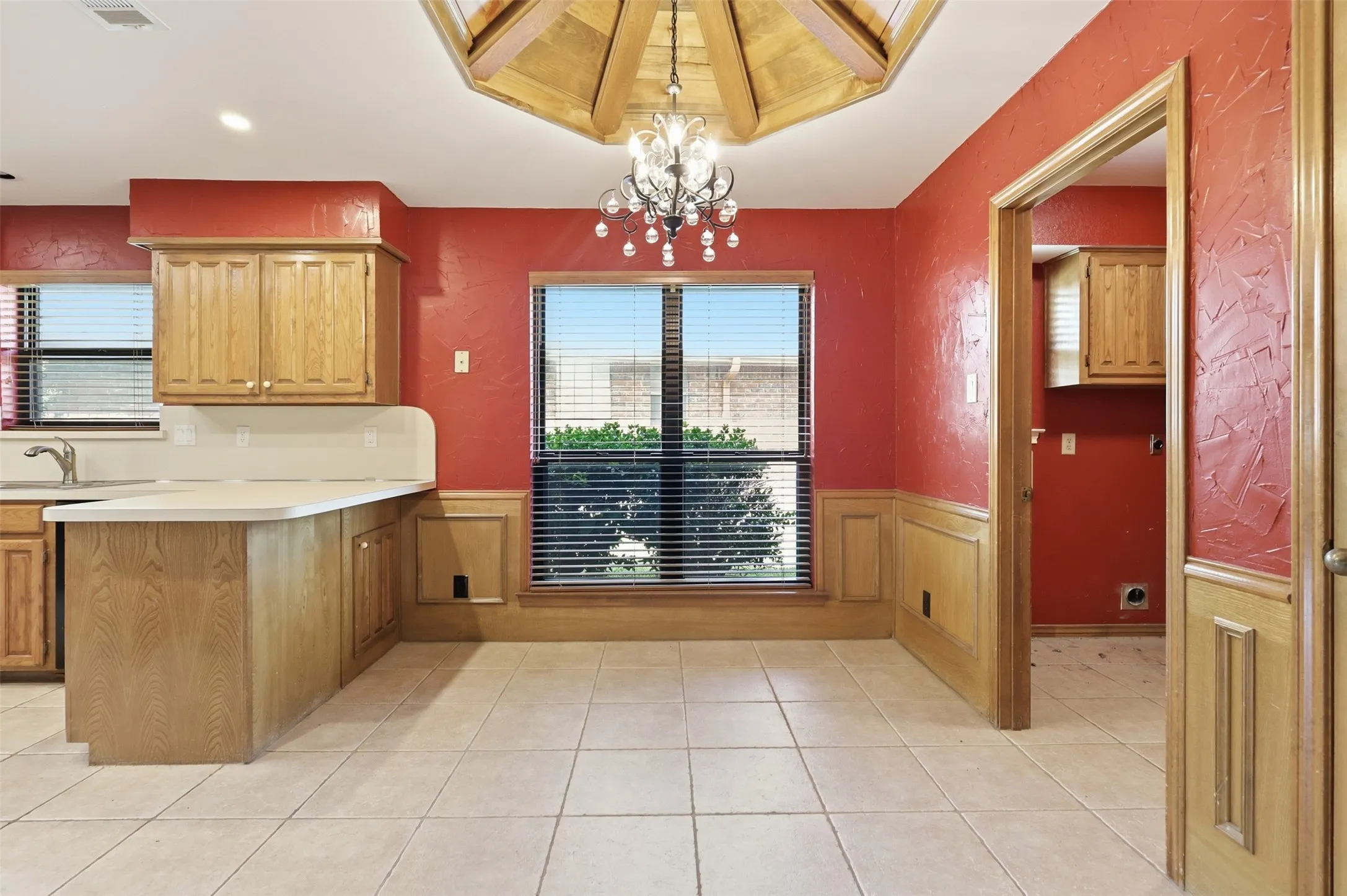 Single Family Residence For Sale in Dallas County , 112 Highland Meadow Circle, Coppell, Texas 75019, 3 Bedroom, 2 Bathroom, 2 Garage spaces, 1,916 Sqft, built in 1985, mls#21401226, Real Estate Agent in Coppell, Homes For Sale in Dallas county, Homes For Sale in Coppell, Realtor in Coppell Texas, Real Estate Brokerage Independent Realty Texas, Luminita Cordes Realtor
