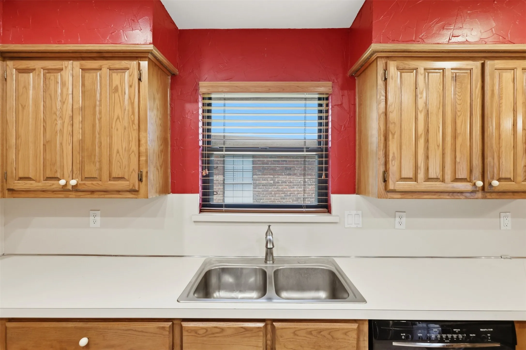 Single Family Residence For Sale in Dallas County , 112 Highland Meadow Circle, Coppell, Texas 75019, 3 Bedroom, 2 Bathroom, 2 Garage spaces, 1,916 Sqft, built in 1985, mls#21401226, Real Estate Agent in Coppell, Homes For Sale in Dallas county, Homes For Sale in Coppell, Realtor in Coppell Texas, Real Estate Brokerage Independent Realty Texas, Luminita Cordes Realtor