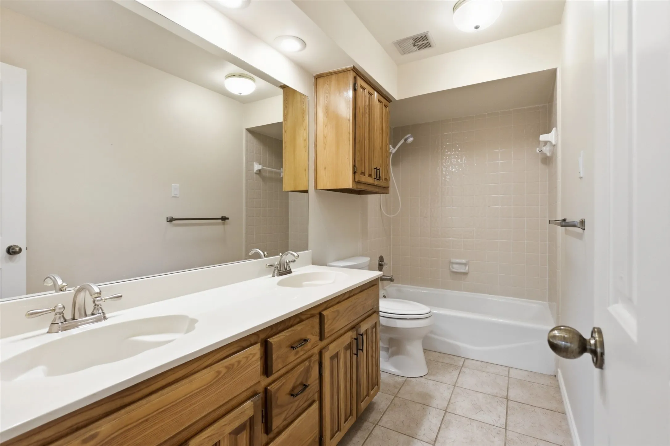 Single Family Residence For Sale in Dallas County , 112 Highland Meadow Circle, Coppell, Texas 75019, 3 Bedroom, 2 Bathroom, 2 Garage spaces, 1,916 Sqft, built in 1985, mls#21401226, Real Estate Agent in Coppell, Homes For Sale in Dallas county, Homes For Sale in Coppell, Realtor in Coppell Texas, Real Estate Brokerage Independent Realty Texas, Luminita Cordes Realtor