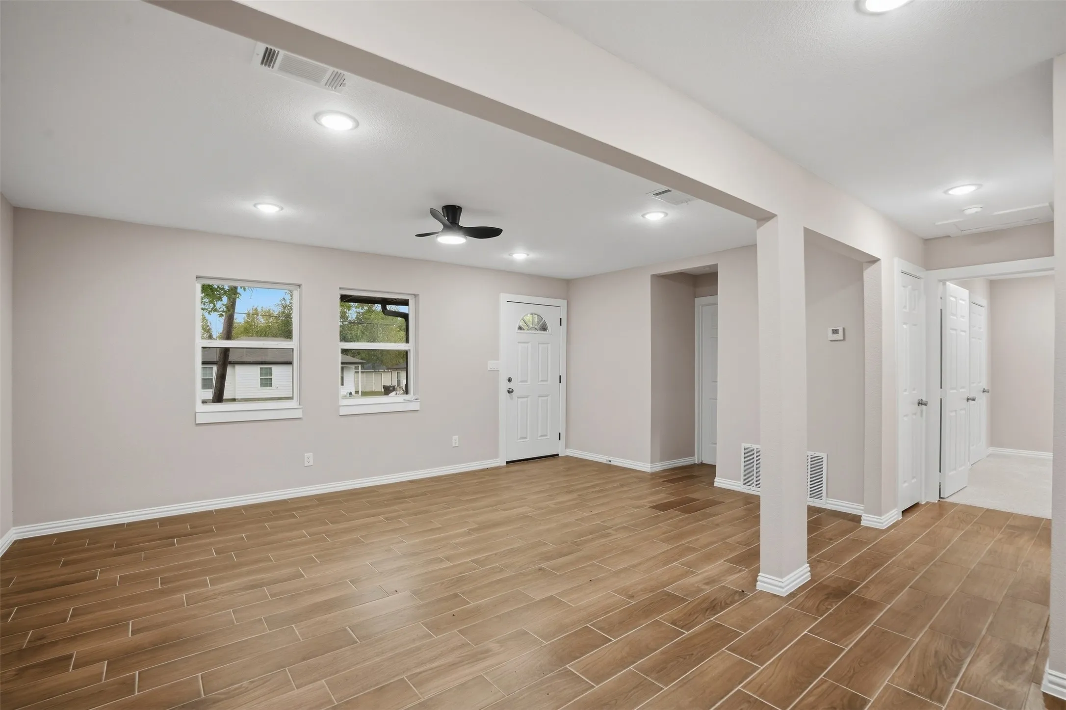 Single Family Residence For Sale in Hunt County , 4017 Pickett Street, Greenville, Texas 75401, 3 Bedroom, 2 Bathroom, Garage spaces, 1,313 Sqft, built in 1960, mls#21399594, Real Estate Agent in Greenville, Homes For Sale in Hunt county, Homes For Sale in Greenville, Realtor in Greenville Texas, Real Estate Brokerage Independent Realty Texas, Luminita Cordes Realtor