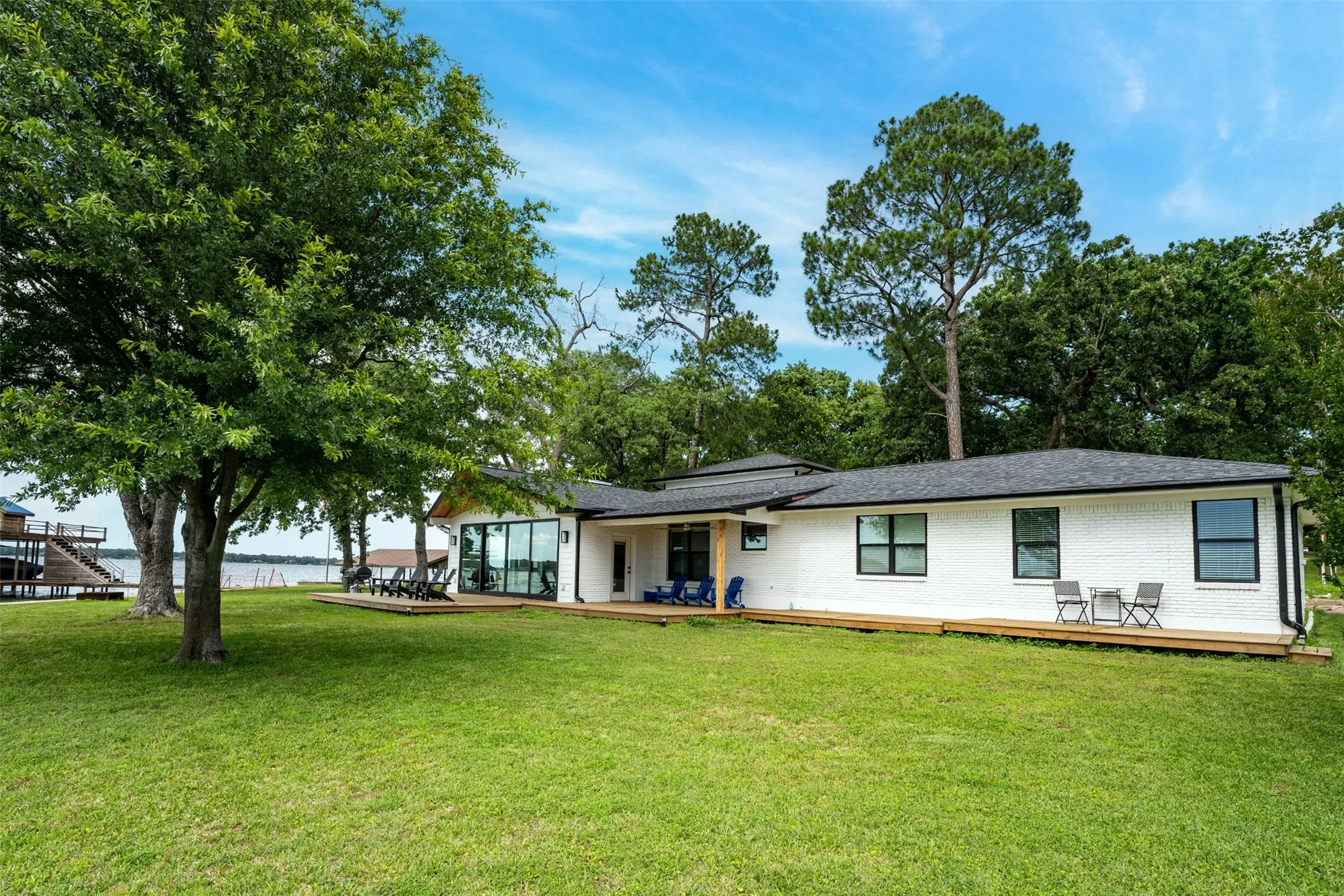 Single Family Residence For Sale in Henderson County , 221 Edythe Dee Lane, Mabank, Texas 75156, 4 Bedroom, 3 Bathroom, 2 Garage spaces, 3,032 Sqft, built in 1967, mls#21401895, Real Estate Agent in Mabank, Homes For Sale in Henderson county, Homes For Sale in Mabank, Realtor in Mabank Texas, Real Estate Brokerage Independent Realty Texas, Luminita Cordes Realtor