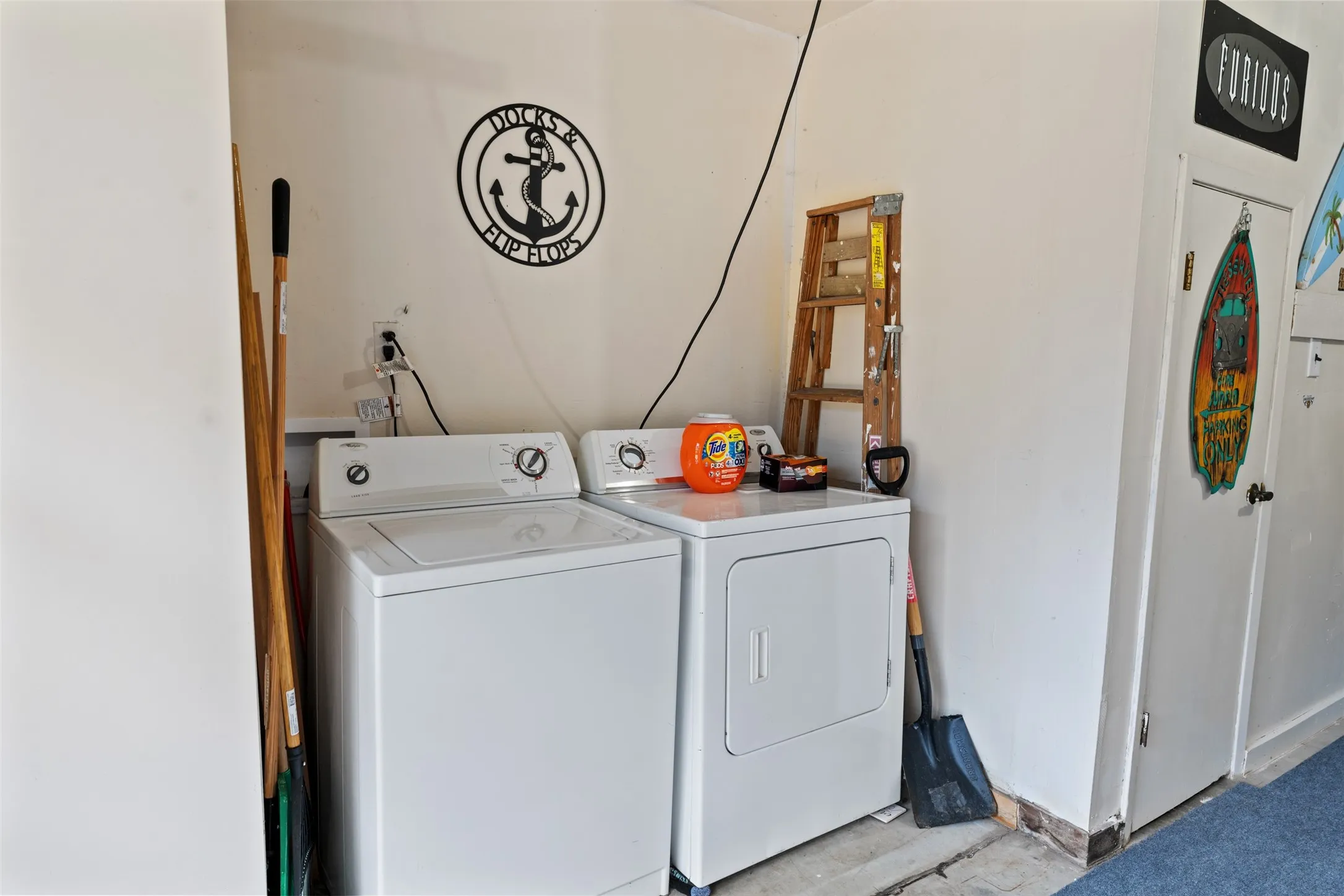 Single Family Residence For Sale in Henderson County , 221 Edythe Dee Lane, Mabank, Texas 75156, 4 Bedroom, 3 Bathroom, 2 Garage spaces, 3,032 Sqft, built in 1967, mls#21401895, Real Estate Agent in Mabank, Homes For Sale in Henderson county, Homes For Sale in Mabank, Realtor in Mabank Texas, Real Estate Brokerage Independent Realty Texas, Luminita Cordes Realtor