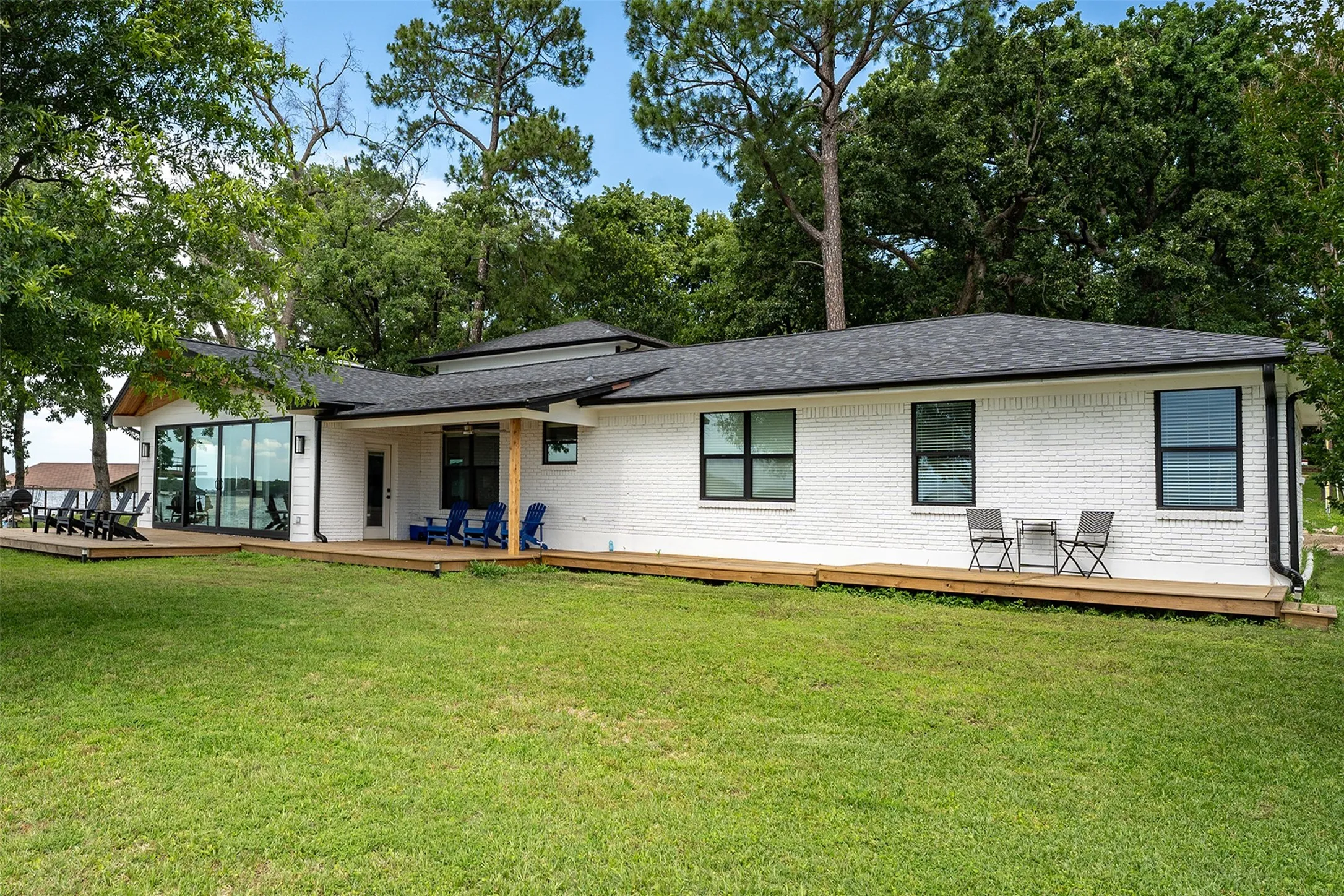 Single Family Residence For Sale in Henderson County , 221 Edythe Dee Lane, Mabank, Texas 75156, 4 Bedroom, 3 Bathroom, 2 Garage spaces, 3,032 Sqft, built in 1967, mls#21401895, Real Estate Agent in Mabank, Homes For Sale in Henderson county, Homes For Sale in Mabank, Realtor in Mabank Texas, Real Estate Brokerage Independent Realty Texas, Luminita Cordes Realtor
