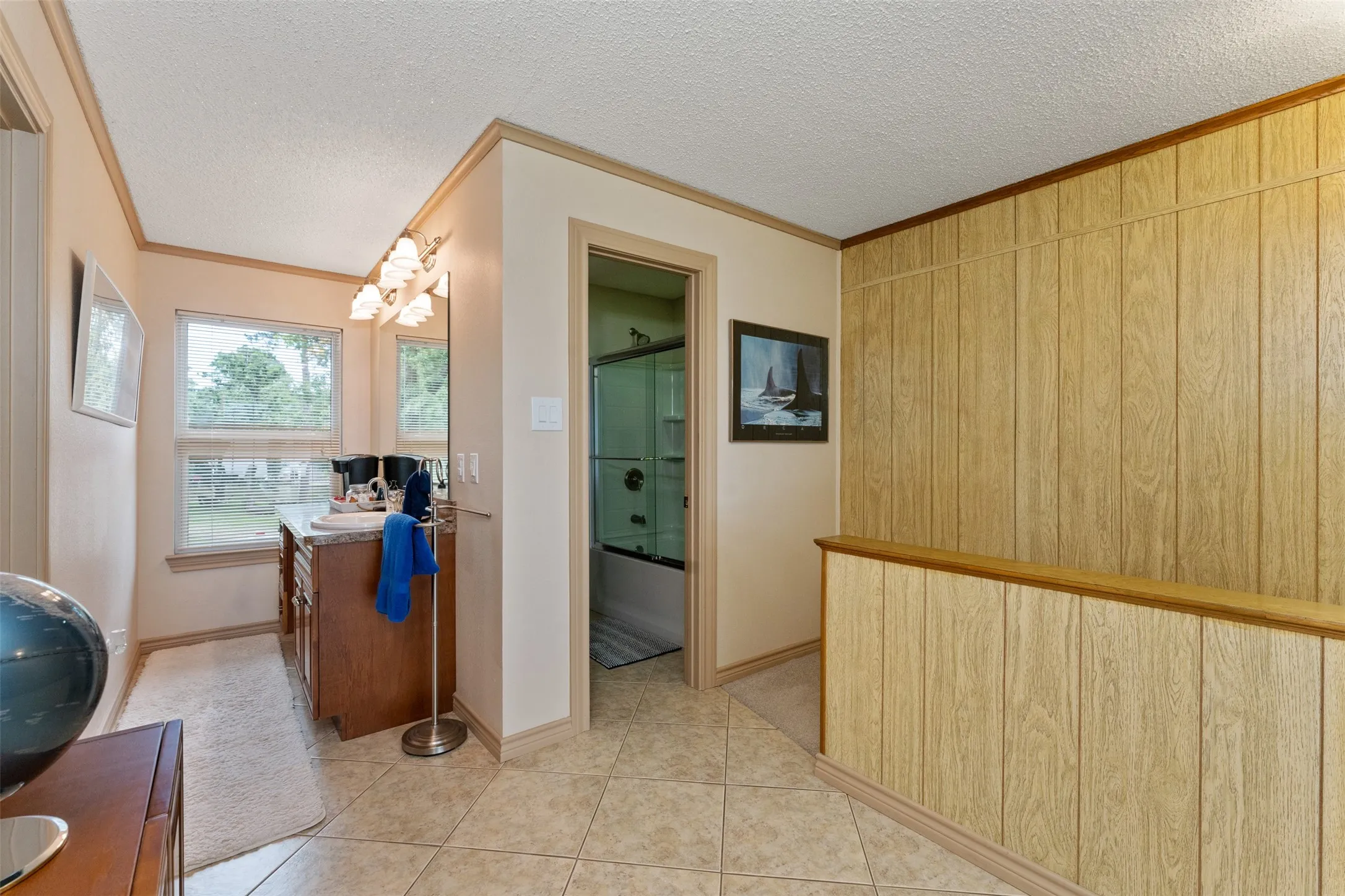 Single Family Residence For Sale in Henderson County , 221 Edythe Dee Lane, Mabank, Texas 75156, 4 Bedroom, 3 Bathroom, 2 Garage spaces, 3,032 Sqft, built in 1967, mls#21401895, Real Estate Agent in Mabank, Homes For Sale in Henderson county, Homes For Sale in Mabank, Realtor in Mabank Texas, Real Estate Brokerage Independent Realty Texas, Luminita Cordes Realtor