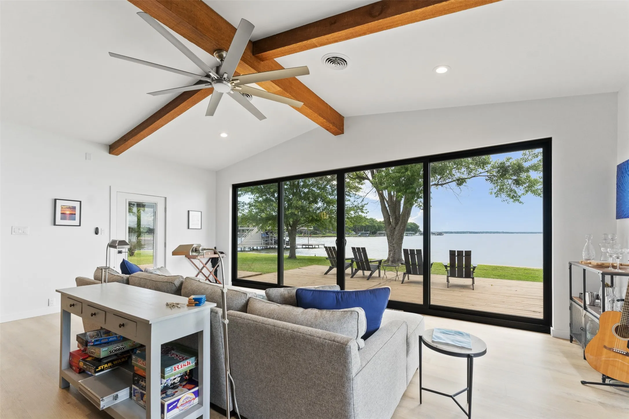 Single Family Residence For Sale in Henderson County , 221 Edythe Dee Lane, Mabank, Texas 75156, 4 Bedroom, 3 Bathroom, 2 Garage spaces, 3,032 Sqft, built in 1967, mls#21401895, Real Estate Agent in Mabank, Homes For Sale in Henderson county, Homes For Sale in Mabank, Realtor in Mabank Texas, Real Estate Brokerage Independent Realty Texas, Luminita Cordes Realtor