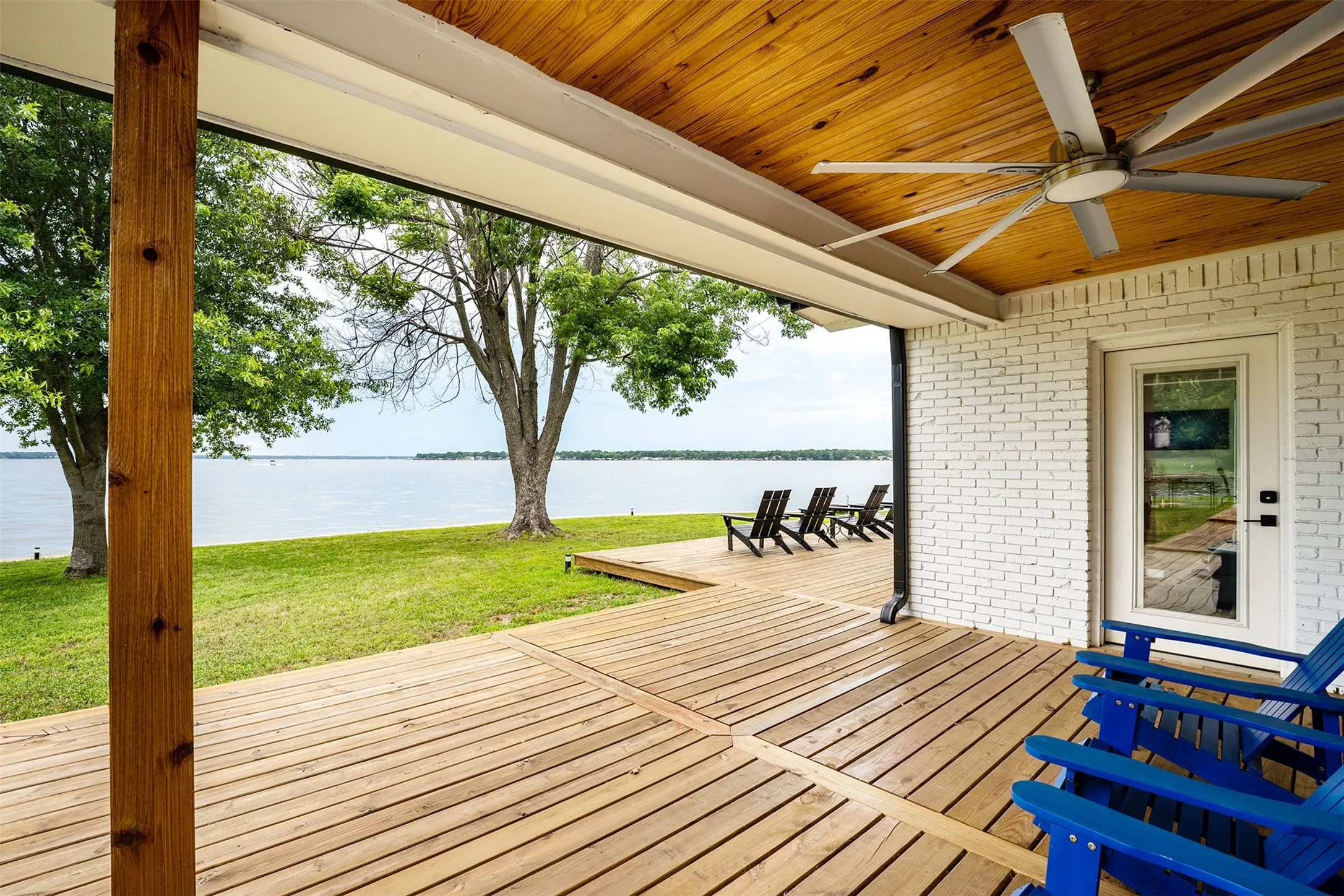 Single Family Residence For Sale in Henderson County , 221 Edythe Dee Lane, Mabank, Texas 75156, 4 Bedroom, 3 Bathroom, 2 Garage spaces, 3,032 Sqft, built in 1967, mls#21401895, Real Estate Agent in Mabank, Homes For Sale in Henderson county, Homes For Sale in Mabank, Realtor in Mabank Texas, Real Estate Brokerage Independent Realty Texas, Luminita Cordes Realtor