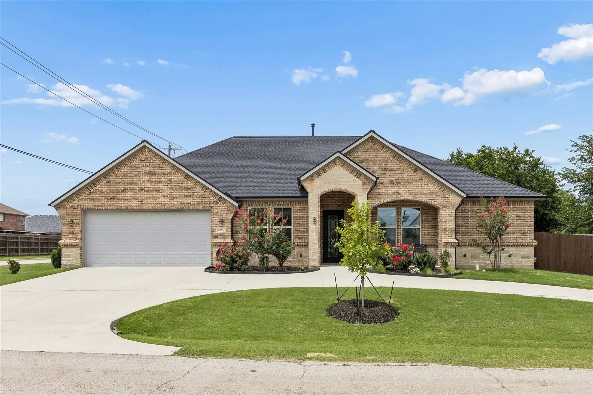 Single Family Residence For Sale in Denton County , 101 Sycamore Lane, Roanoke, Texas 76262, 3 Bedroom, 3 Bathroom, 3 Garage spaces, 2,319 Sqft, built in 2019, mls#21401415, Real Estate Agent in Roanoke, Homes For Sale in Denton county, Homes For Sale in Roanoke, Realtor in Roanoke Texas, Real Estate Brokerage Independent Realty Texas, Luminita Cordes Realtor