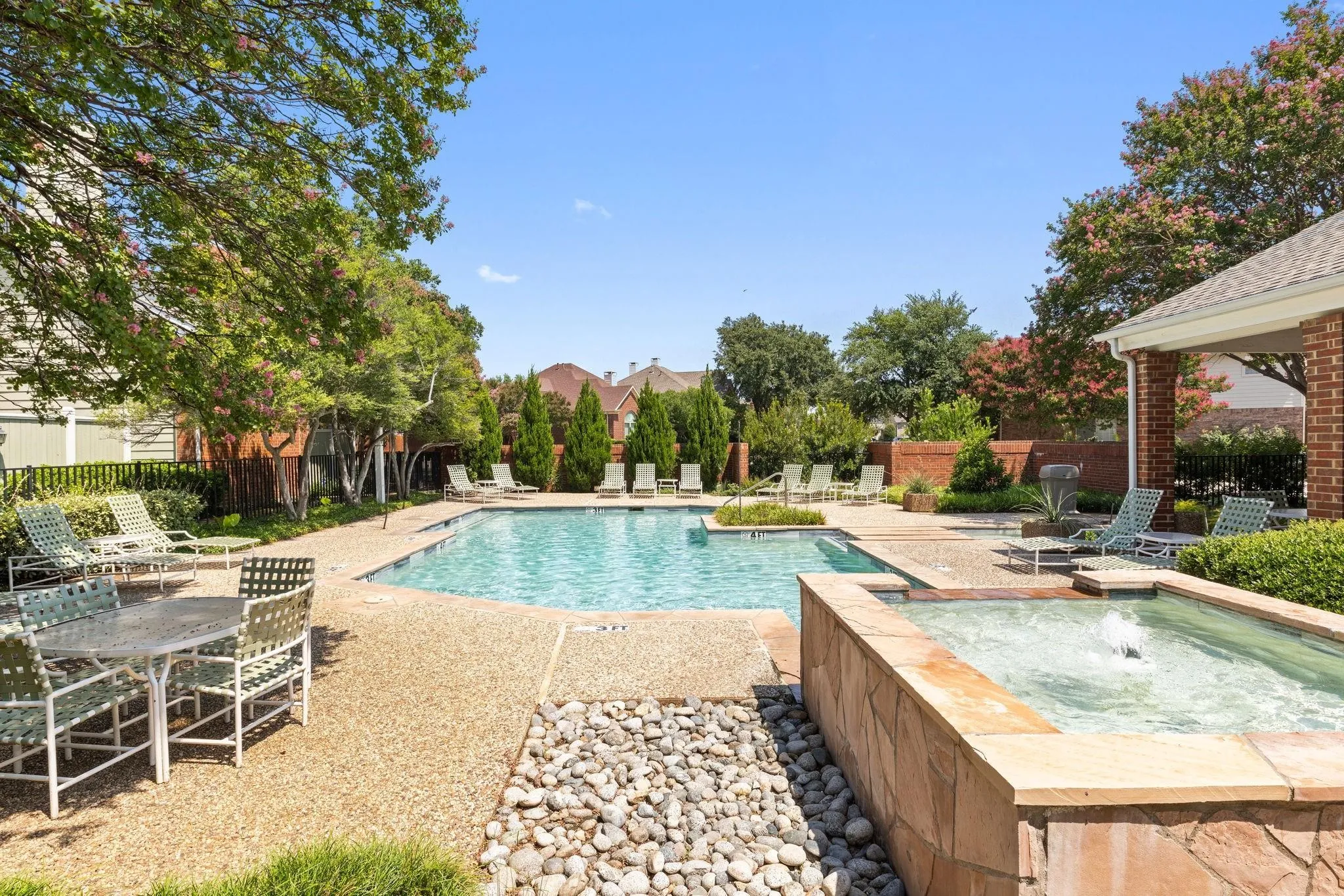 Condominium For Sale in Collin County , 6220 Bentwood Trail 1805, Dallas, Texas 75252, 2 Bedroom, 2 Bathroom, 1 Garage spaces, 971 Sqft, built in 1984, mls#21400213, Real Estate Agent in Dallas, Homes For Sale in Collin county, Homes For Sale in Dallas, Realtor in Dallas Texas, Real Estate Brokerage Independent Realty Texas, Luminita Cordes Realtor