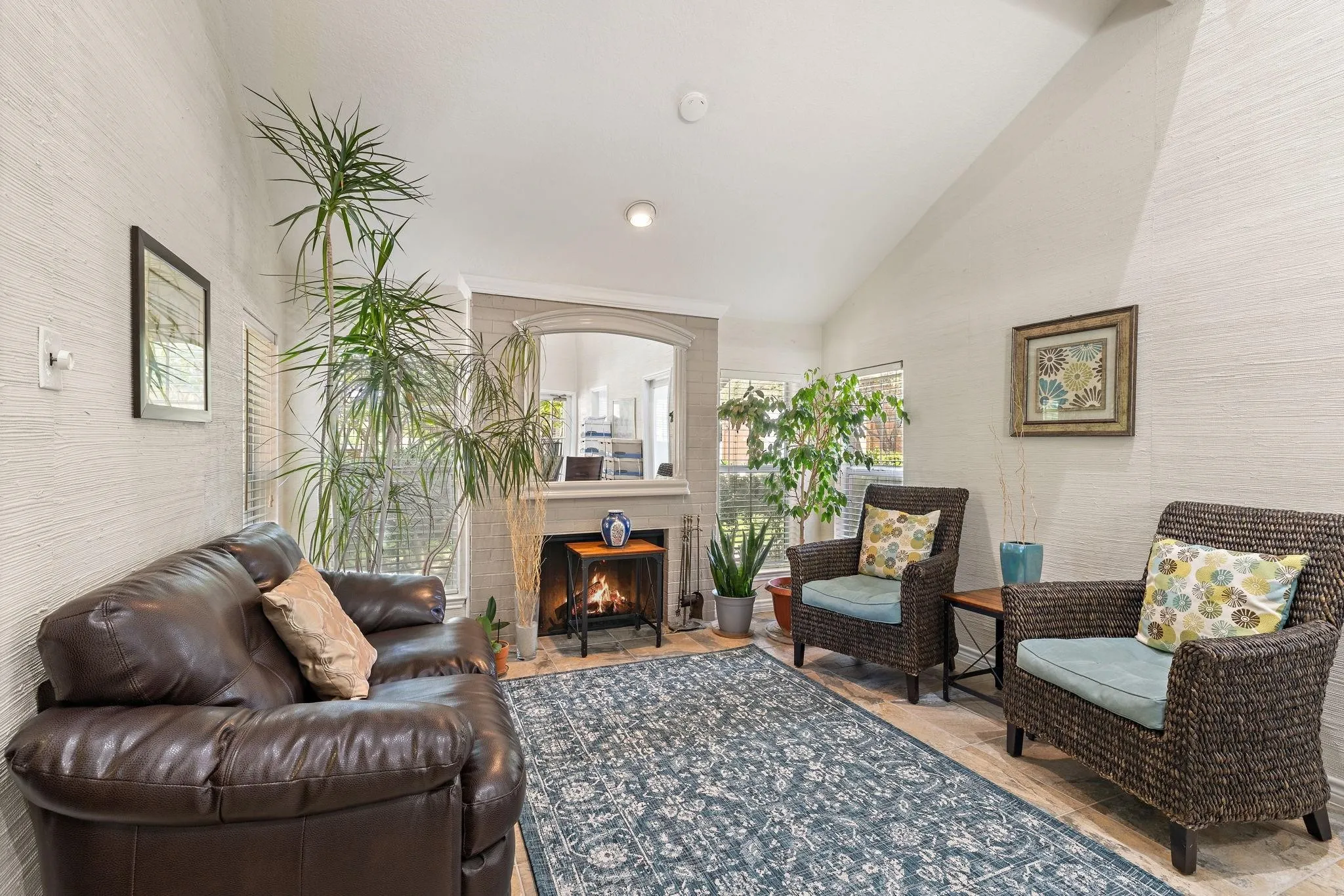 Condominium For Sale in Collin County , 6220 Bentwood Trail 1805, Dallas, Texas 75252, 2 Bedroom, 2 Bathroom, 1 Garage spaces, 971 Sqft, built in 1984, mls#21400213, Real Estate Agent in Dallas, Homes For Sale in Collin county, Homes For Sale in Dallas, Realtor in Dallas Texas, Real Estate Brokerage Independent Realty Texas, Luminita Cordes Realtor