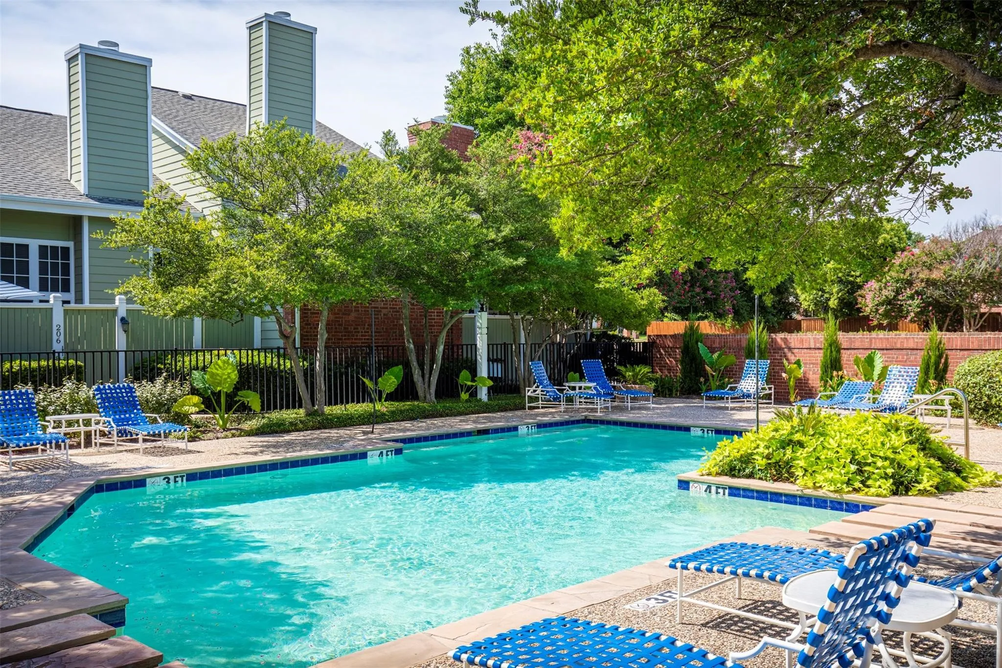 Condominium For Sale in Collin County , 6220 Bentwood Trail 1805, Dallas, Texas 75252, 2 Bedroom, 2 Bathroom, 1 Garage spaces, 971 Sqft, built in 1984, mls#21400213, Real Estate Agent in Dallas, Homes For Sale in Collin county, Homes For Sale in Dallas, Realtor in Dallas Texas, Real Estate Brokerage Independent Realty Texas, Luminita Cordes Realtor