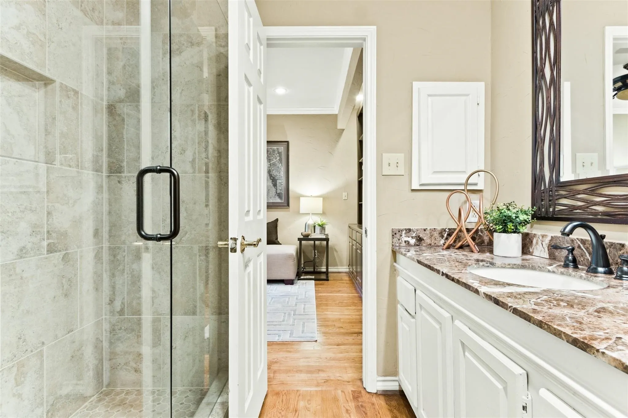 Condominium For Sale in Collin County , 6220 Bentwood Trail 1805, Dallas, Texas 75252, 2 Bedroom, 2 Bathroom, 1 Garage spaces, 971 Sqft, built in 1984, mls#21400213, Real Estate Agent in Dallas, Homes For Sale in Collin county, Homes For Sale in Dallas, Realtor in Dallas Texas, Real Estate Brokerage Independent Realty Texas, Luminita Cordes Realtor