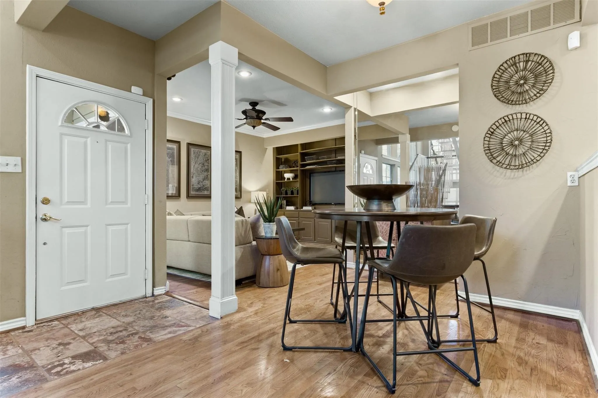 Condominium For Sale in Collin County , 6220 Bentwood Trail 1805, Dallas, Texas 75252, 2 Bedroom, 2 Bathroom, 1 Garage spaces, 971 Sqft, built in 1984, mls#21400213, Real Estate Agent in Dallas, Homes For Sale in Collin county, Homes For Sale in Dallas, Realtor in Dallas Texas, Real Estate Brokerage Independent Realty Texas, Luminita Cordes Realtor
