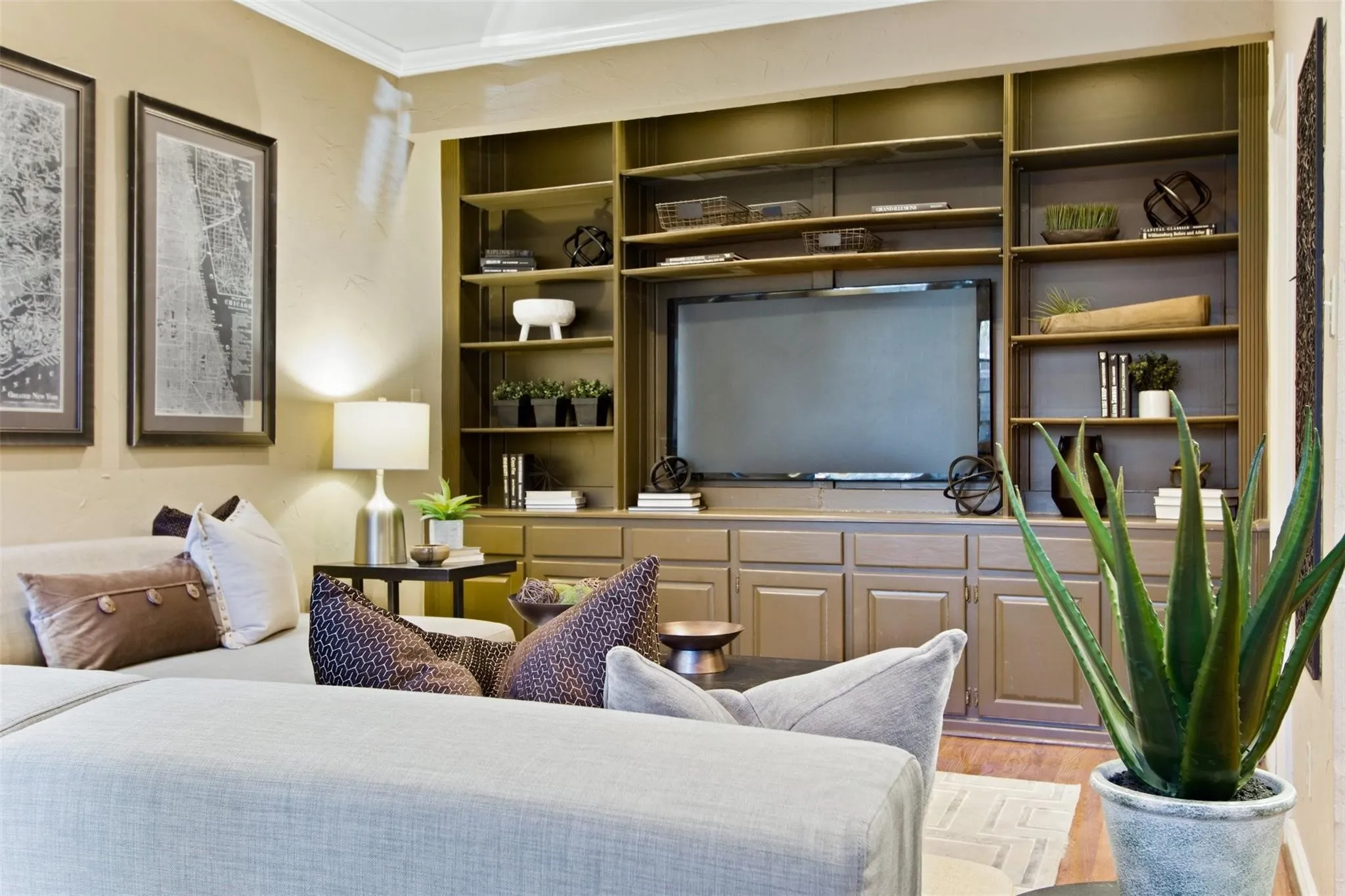 Condominium For Sale in Collin County , 6220 Bentwood Trail 1805, Dallas, Texas 75252, 2 Bedroom, 2 Bathroom, 1 Garage spaces, 971 Sqft, built in 1984, mls#21400213, Real Estate Agent in Dallas, Homes For Sale in Collin county, Homes For Sale in Dallas, Realtor in Dallas Texas, Real Estate Brokerage Independent Realty Texas, Luminita Cordes Realtor