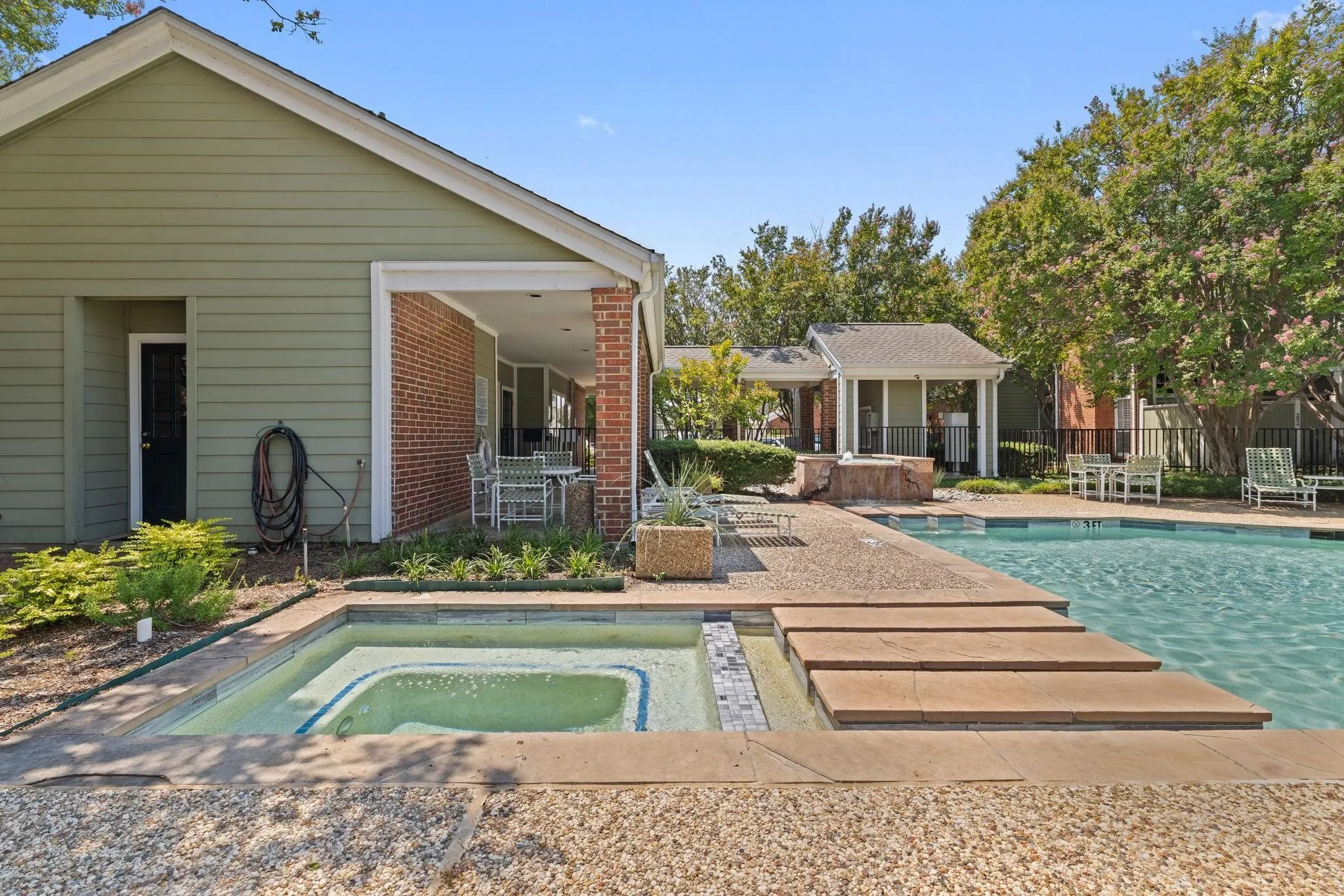 Condominium For Sale in Collin County , 6220 Bentwood Trail 1805, Dallas, Texas 75252, 2 Bedroom, 2 Bathroom, 1 Garage spaces, 971 Sqft, built in 1984, mls#21400213, Real Estate Agent in Dallas, Homes For Sale in Collin county, Homes For Sale in Dallas, Realtor in Dallas Texas, Real Estate Brokerage Independent Realty Texas, Luminita Cordes Realtor