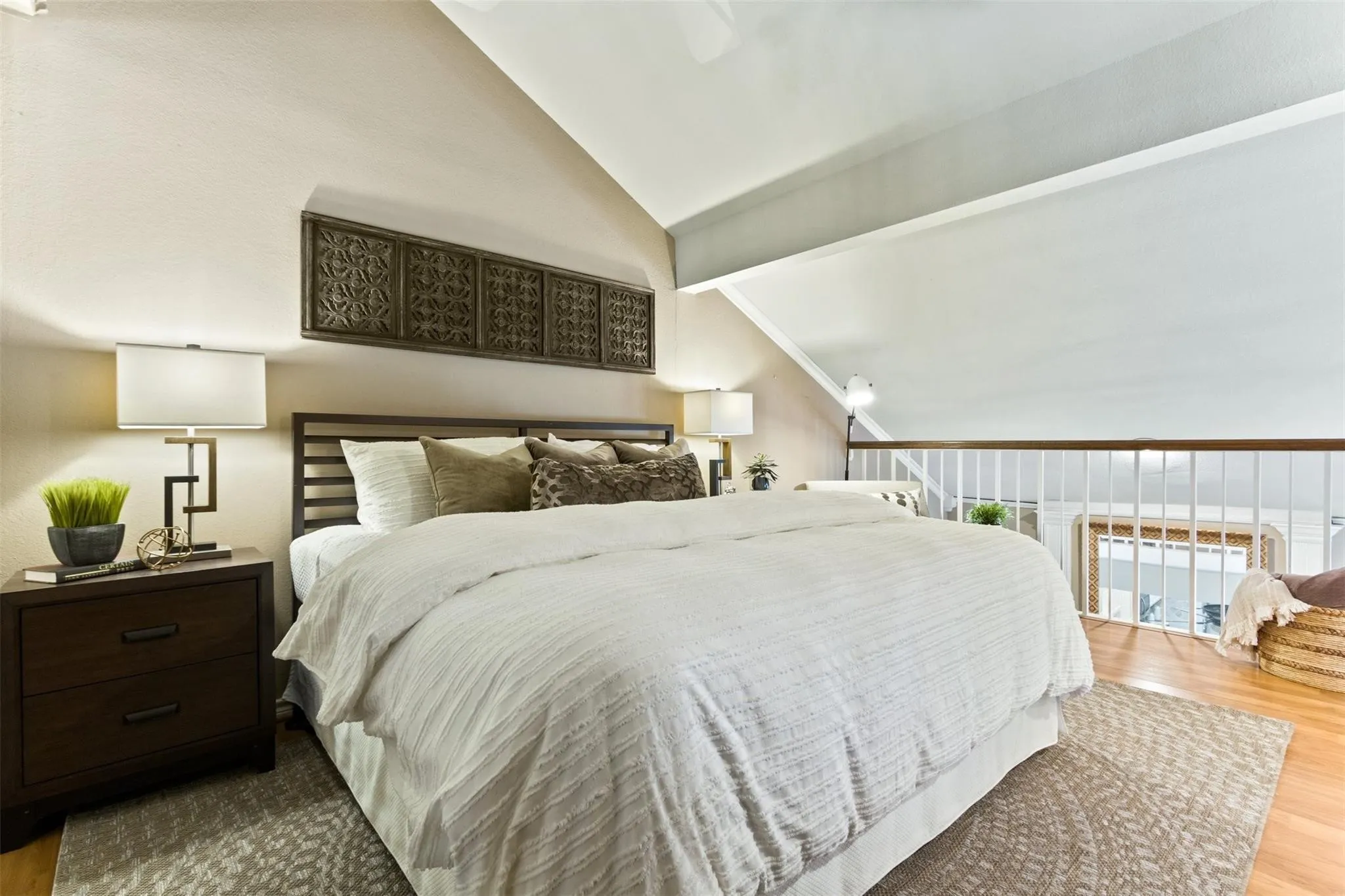 Condominium For Sale in Collin County , 6220 Bentwood Trail 1805, Dallas, Texas 75252, 2 Bedroom, 2 Bathroom, 1 Garage spaces, 971 Sqft, built in 1984, mls#21400213, Real Estate Agent in Dallas, Homes For Sale in Collin county, Homes For Sale in Dallas, Realtor in Dallas Texas, Real Estate Brokerage Independent Realty Texas, Luminita Cordes Realtor