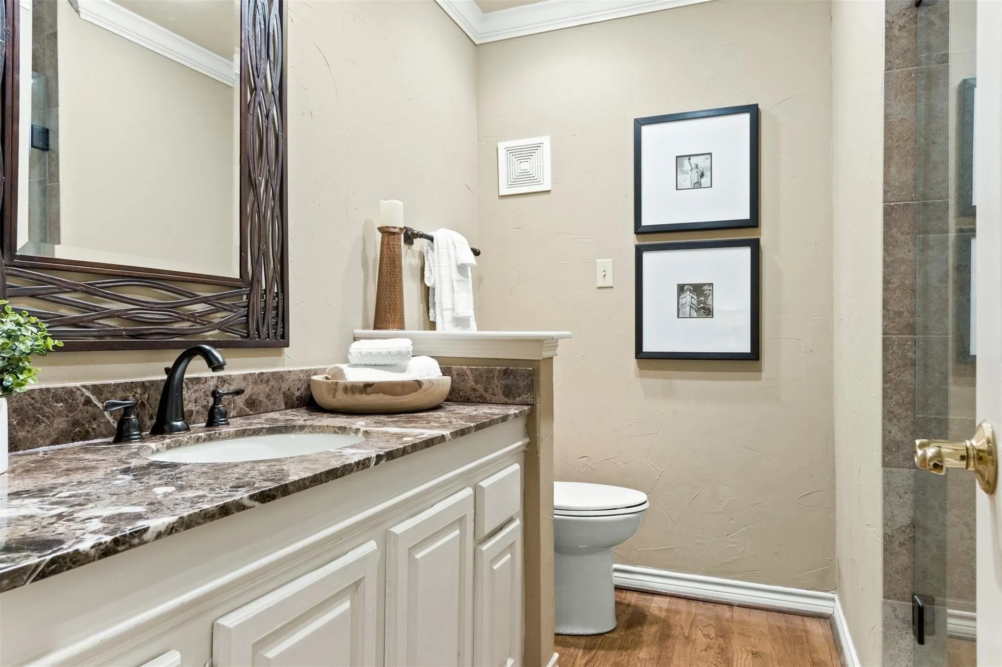 Condominium For Sale in Collin County , 6220 Bentwood Trail 1805, Dallas, Texas 75252, 2 Bedroom, 2 Bathroom, 1 Garage spaces, 971 Sqft, built in 1984, mls#21400213, Real Estate Agent in Dallas, Homes For Sale in Collin county, Homes For Sale in Dallas, Realtor in Dallas Texas, Real Estate Brokerage Independent Realty Texas, Luminita Cordes Realtor