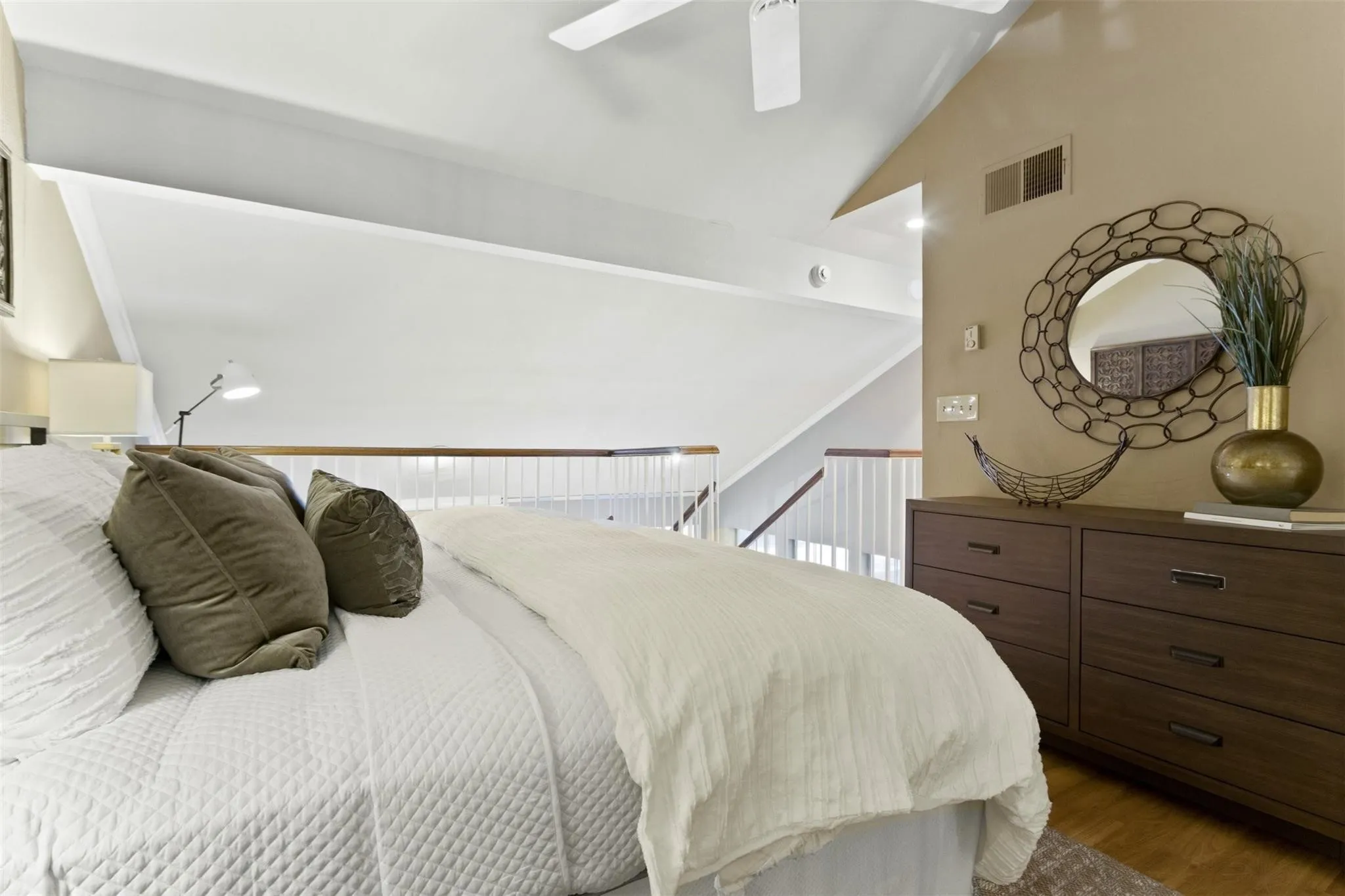 Condominium For Sale in Collin County , 6220 Bentwood Trail 1805, Dallas, Texas 75252, 2 Bedroom, 2 Bathroom, 1 Garage spaces, 971 Sqft, built in 1984, mls#21400213, Real Estate Agent in Dallas, Homes For Sale in Collin county, Homes For Sale in Dallas, Realtor in Dallas Texas, Real Estate Brokerage Independent Realty Texas, Luminita Cordes Realtor