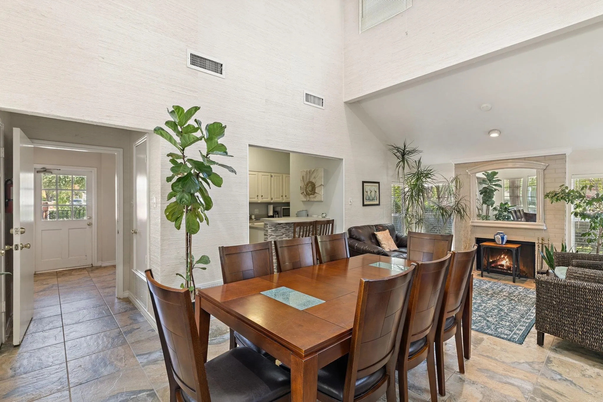 Condominium For Sale in Collin County , 6220 Bentwood Trail 1805, Dallas, Texas 75252, 2 Bedroom, 2 Bathroom, 1 Garage spaces, 971 Sqft, built in 1984, mls#21400213, Real Estate Agent in Dallas, Homes For Sale in Collin county, Homes For Sale in Dallas, Realtor in Dallas Texas, Real Estate Brokerage Independent Realty Texas, Luminita Cordes Realtor