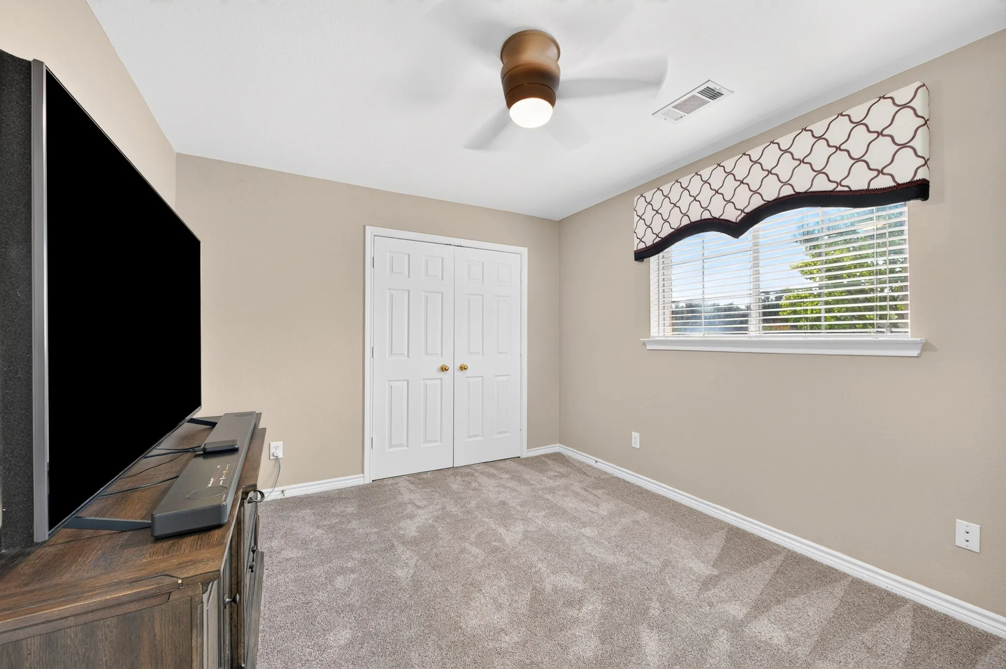 Single Family Residence For Sale in Collin County , 4101 Crooked Stick Drive, Frisco, Texas 75035, 4 Bedroom, 4 Bathroom, 2 Garage spaces, 2,815 Sqft, built in 1999, mls#21396142, Real Estate Agent in Frisco, Homes For Sale in Collin county, Homes For Sale in Frisco, Realtor in Frisco Texas, Real Estate Brokerage Independent Realty Texas, Luminita Cordes Realtor