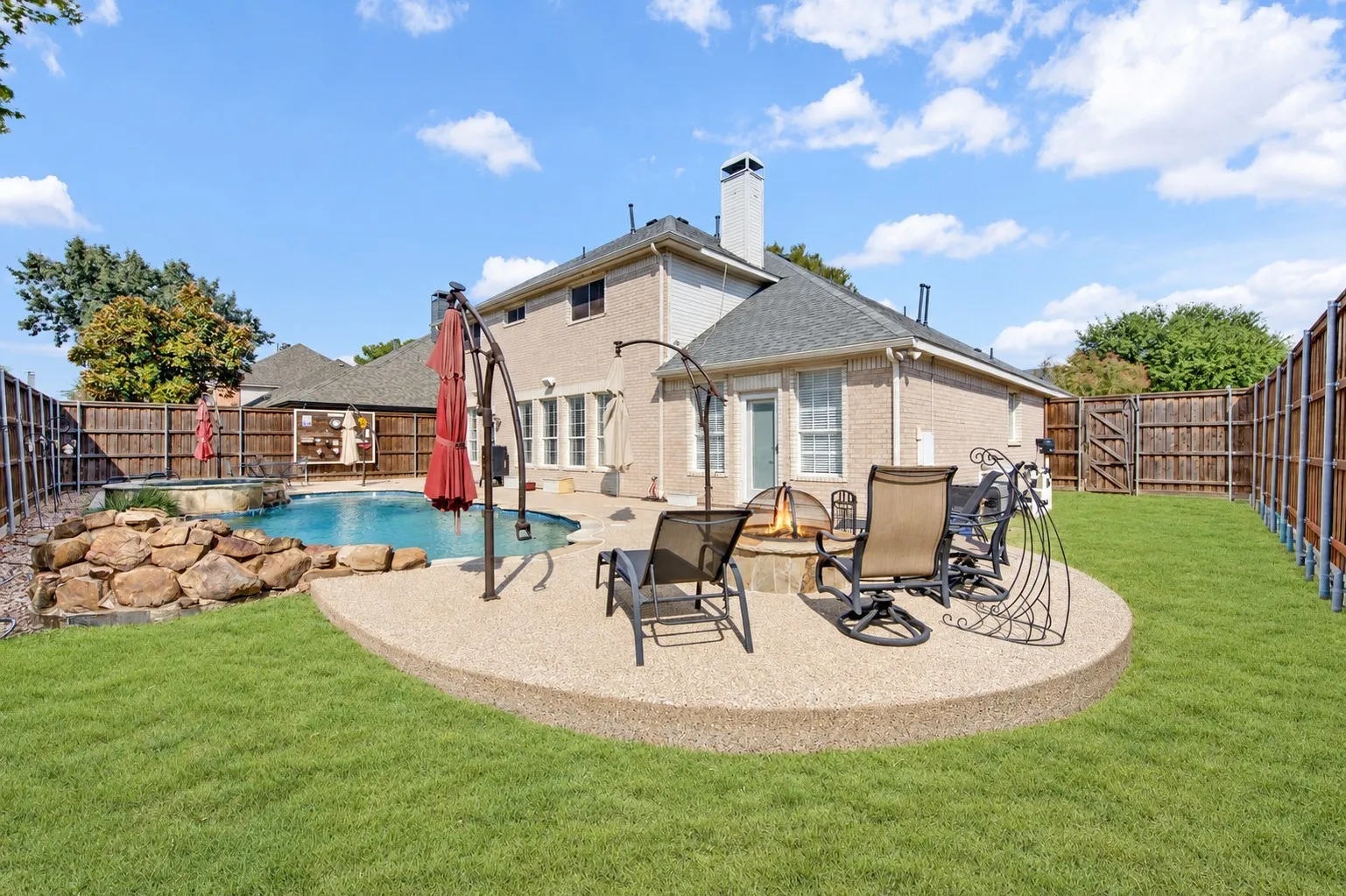 Single Family Residence For Sale in Collin County , 4101 Crooked Stick Drive, Frisco, Texas 75035, 4 Bedroom, 4 Bathroom, 2 Garage spaces, 2,815 Sqft, built in 1999, mls#21396142, Real Estate Agent in Frisco, Homes For Sale in Collin county, Homes For Sale in Frisco, Realtor in Frisco Texas, Real Estate Brokerage Independent Realty Texas, Luminita Cordes Realtor