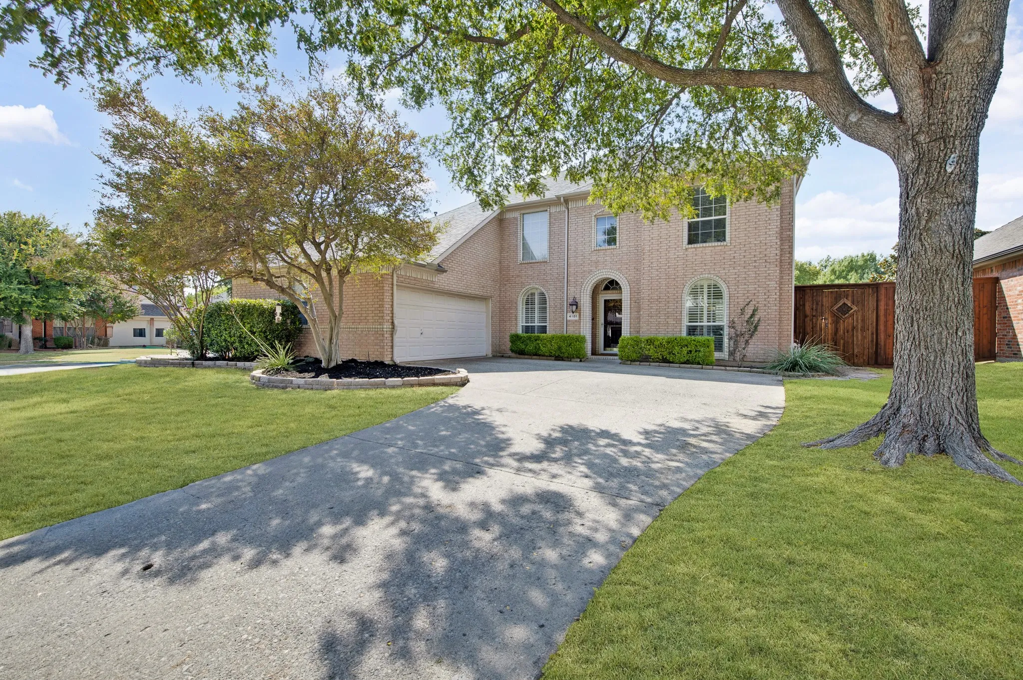 Single Family Residence For Sale in Collin County , 4101 Crooked Stick Drive, Frisco, Texas 75035, 4 Bedroom, 4 Bathroom, 2 Garage spaces, 2,815 Sqft, built in 1999, mls#21396142, Real Estate Agent in Frisco, Homes For Sale in Collin county, Homes For Sale in Frisco, Realtor in Frisco Texas, Real Estate Brokerage Independent Realty Texas, Luminita Cordes Realtor