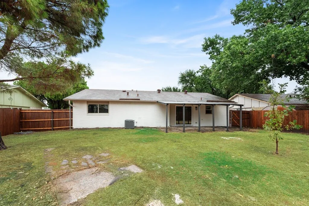 Single Family Residence For Sale in Collin County , 3357 Nottingham Lane, Plano, Texas 75074, 3 Bedroom, 2 Bathroom, 1 Garage spaces, 1,271 Sqft, built in 1972, mls#21401890, Real Estate Agent in Plano, Homes For Sale in Collin county, Homes For Sale in Plano, Realtor in Plano Texas, Real Estate Brokerage Independent Realty Texas, Luminita Cordes Realtor