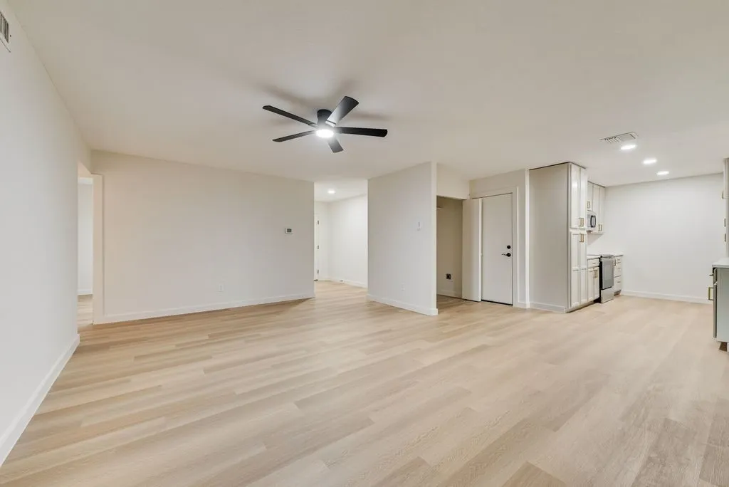 Single Family Residence For Sale in Collin County , 3357 Nottingham Lane, Plano, Texas 75074, 3 Bedroom, 2 Bathroom, 1 Garage spaces, 1,271 Sqft, built in 1972, mls#21401890, Real Estate Agent in Plano, Homes For Sale in Collin county, Homes For Sale in Plano, Realtor in Plano Texas, Real Estate Brokerage Independent Realty Texas, Luminita Cordes Realtor