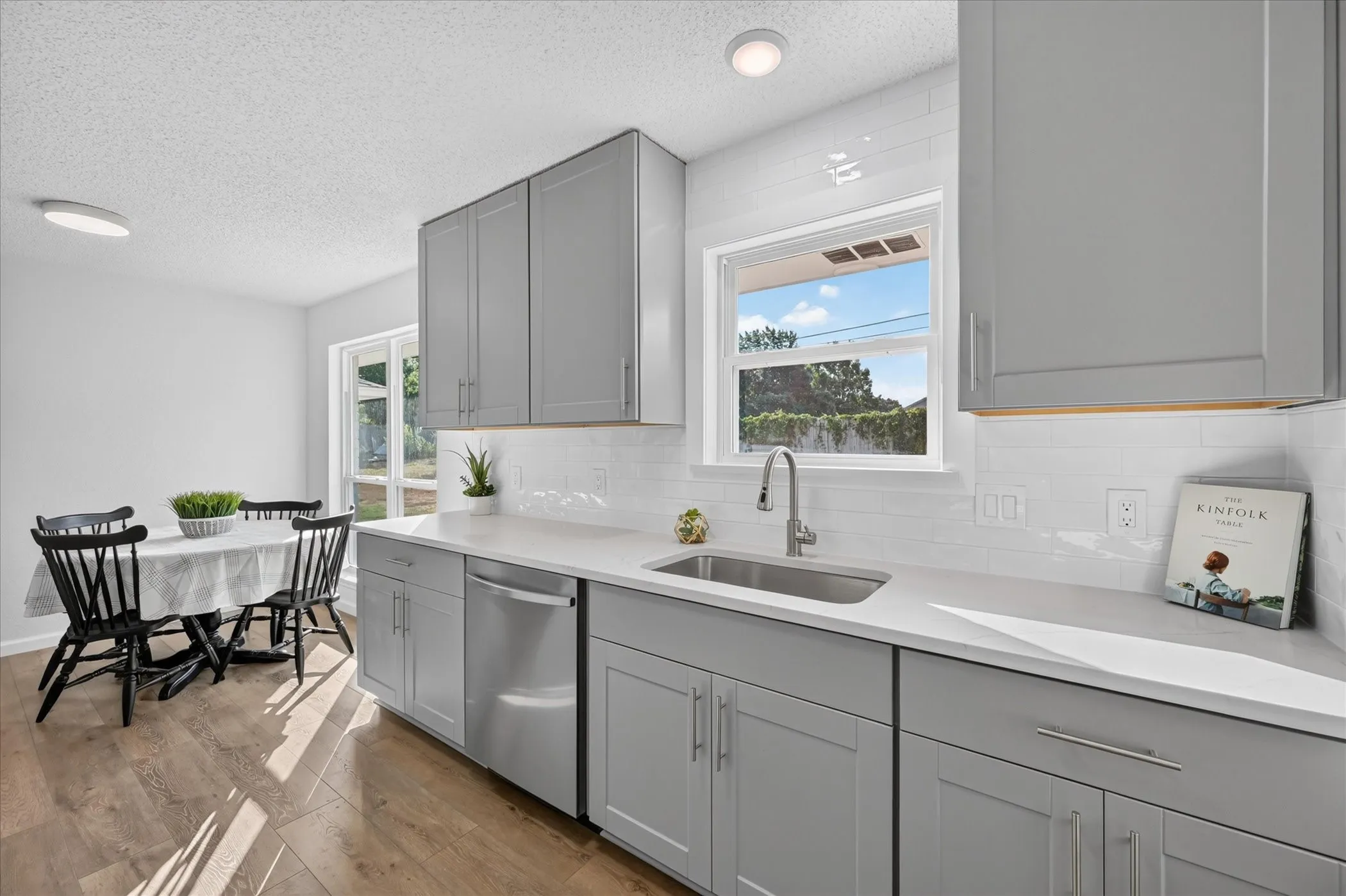 Beautiful full kitchen makeover!