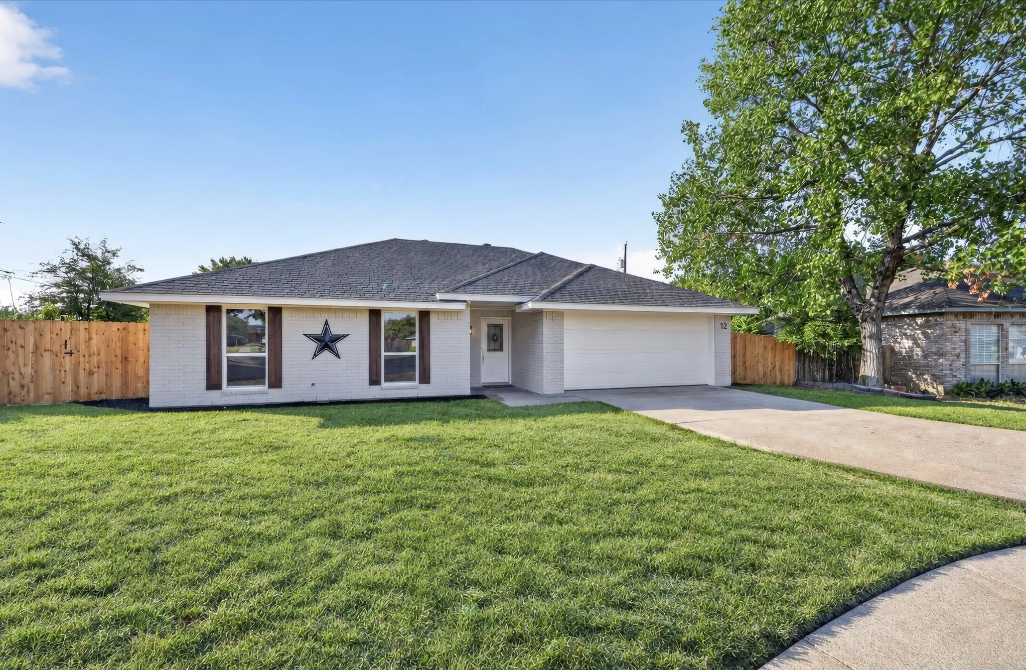 Single Family Residence For Sale in Ellis County , 12 States Avenue, Midlothian, Texas 76065, 4 Bedroom, 2 Bathroom, Garage spaces, 1,403 Sqft, built in 1985, mls#21394711, Real Estate Agent in Midlothian, Homes For Sale in Ellis county, Homes For Sale in Midlothian, Realtor in Midlothian Texas, Real Estate Brokerage Independent Realty Texas, Luminita Cordes Realtor