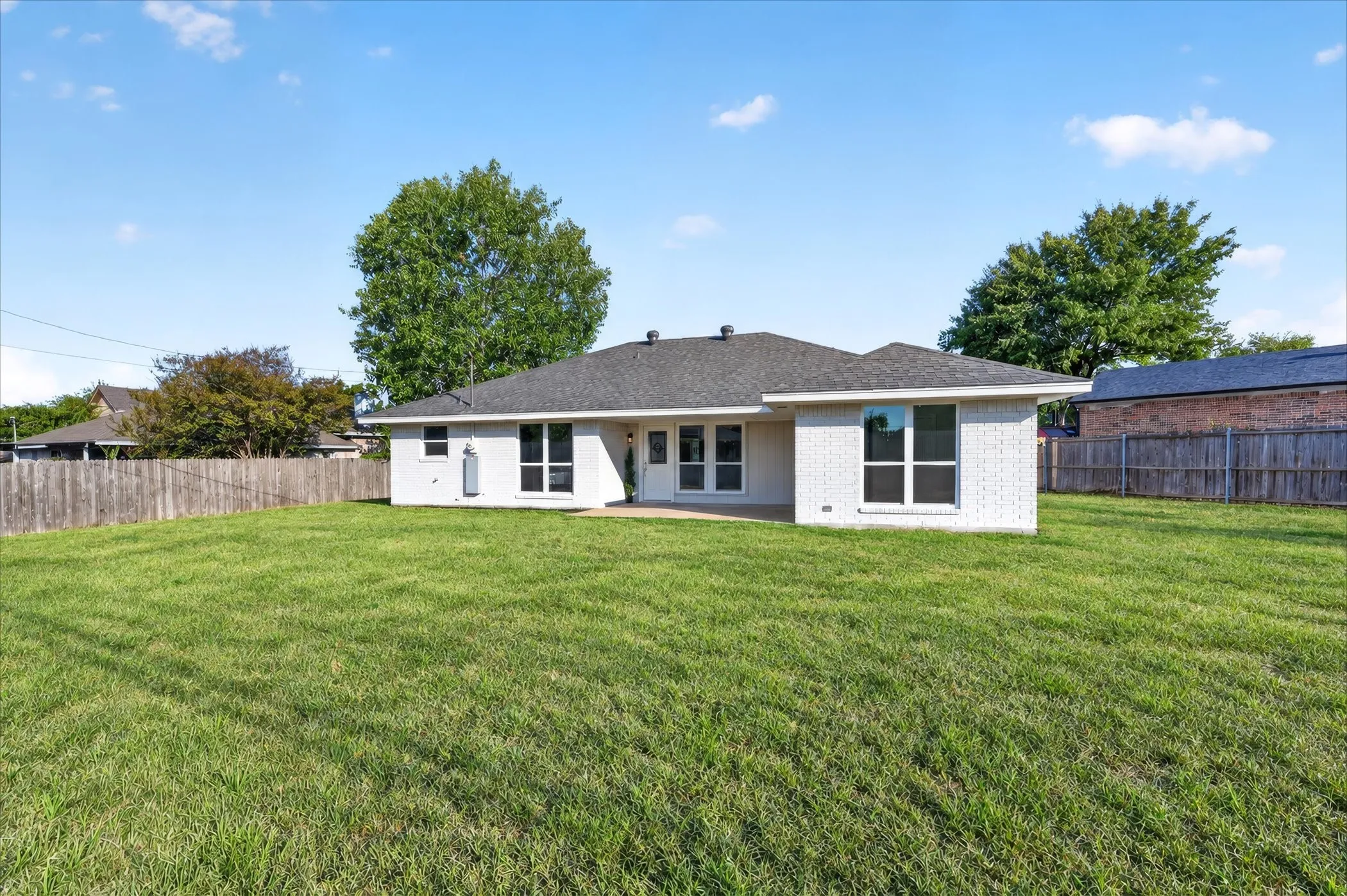 Large back patio for grilling, entertaining- just in time for fall football!