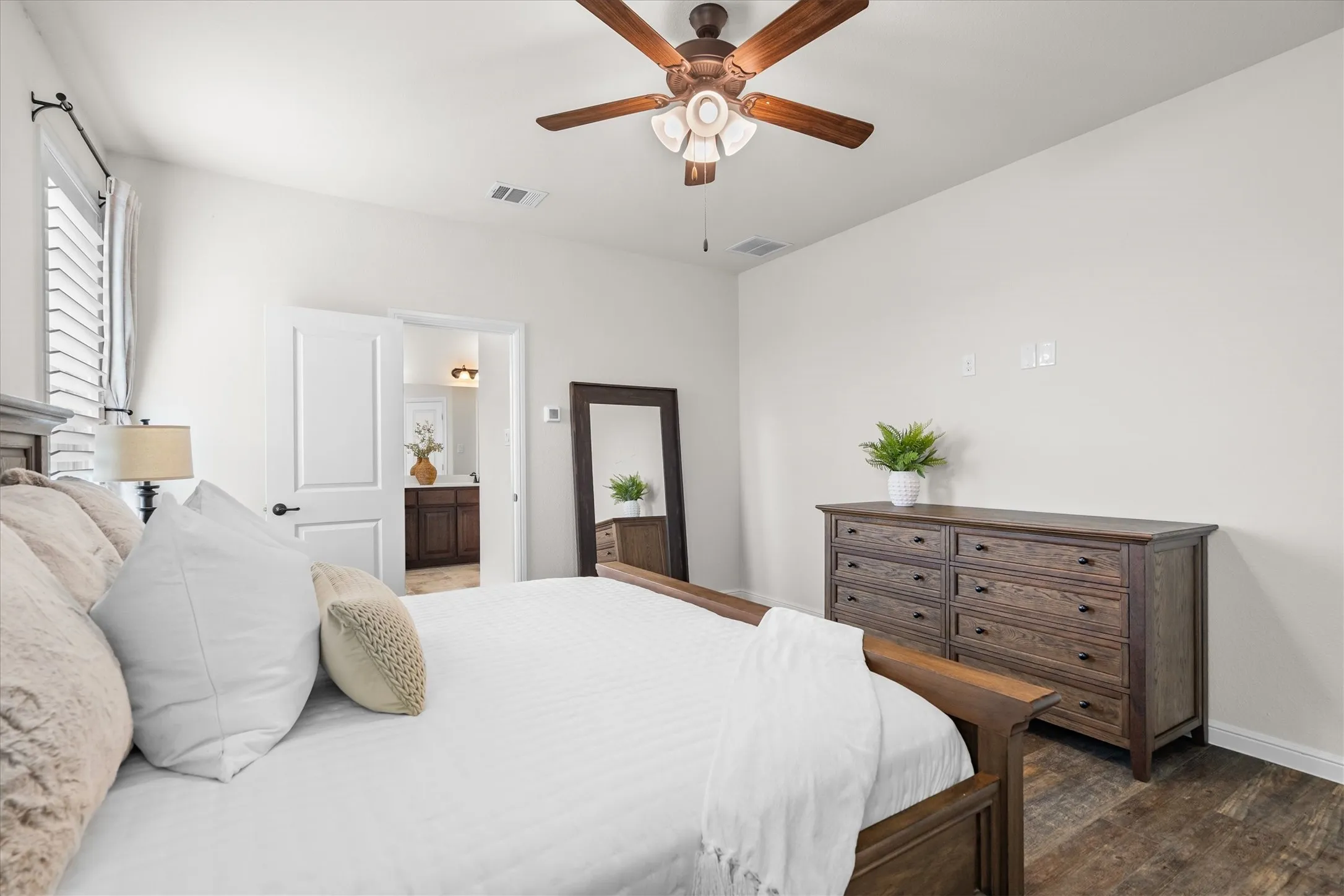Single Family Residence For Sale in Denton County , 3448 Chloe Avenue, Krum, Texas 76249, 4 Bedroom, 2 Bathroom, 3 Garage spaces, 1,847 Sqft, built in 2019, mls#21392024, Real Estate Agent in Krum, Homes For Sale in Denton county, Homes For Sale in Krum, Realtor in Krum Texas, Real Estate Brokerage Independent Realty Texas, Luminita Cordes Realtor