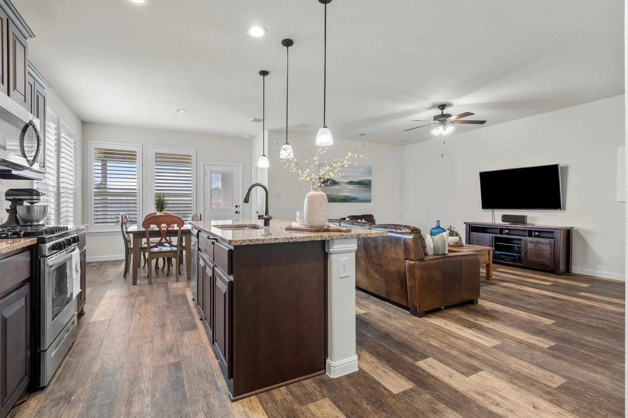 Single Family Residence For Sale in Denton County , 3448 Chloe Avenue, Krum, Texas 76249, 4 Bedroom, 2 Bathroom, 3 Garage spaces, 1,847 Sqft, built in 2019, mls#21392024, Real Estate Agent in Krum, Homes For Sale in Denton county, Homes For Sale in Krum, Realtor in Krum Texas, Real Estate Brokerage Independent Realty Texas, Luminita Cordes Realtor