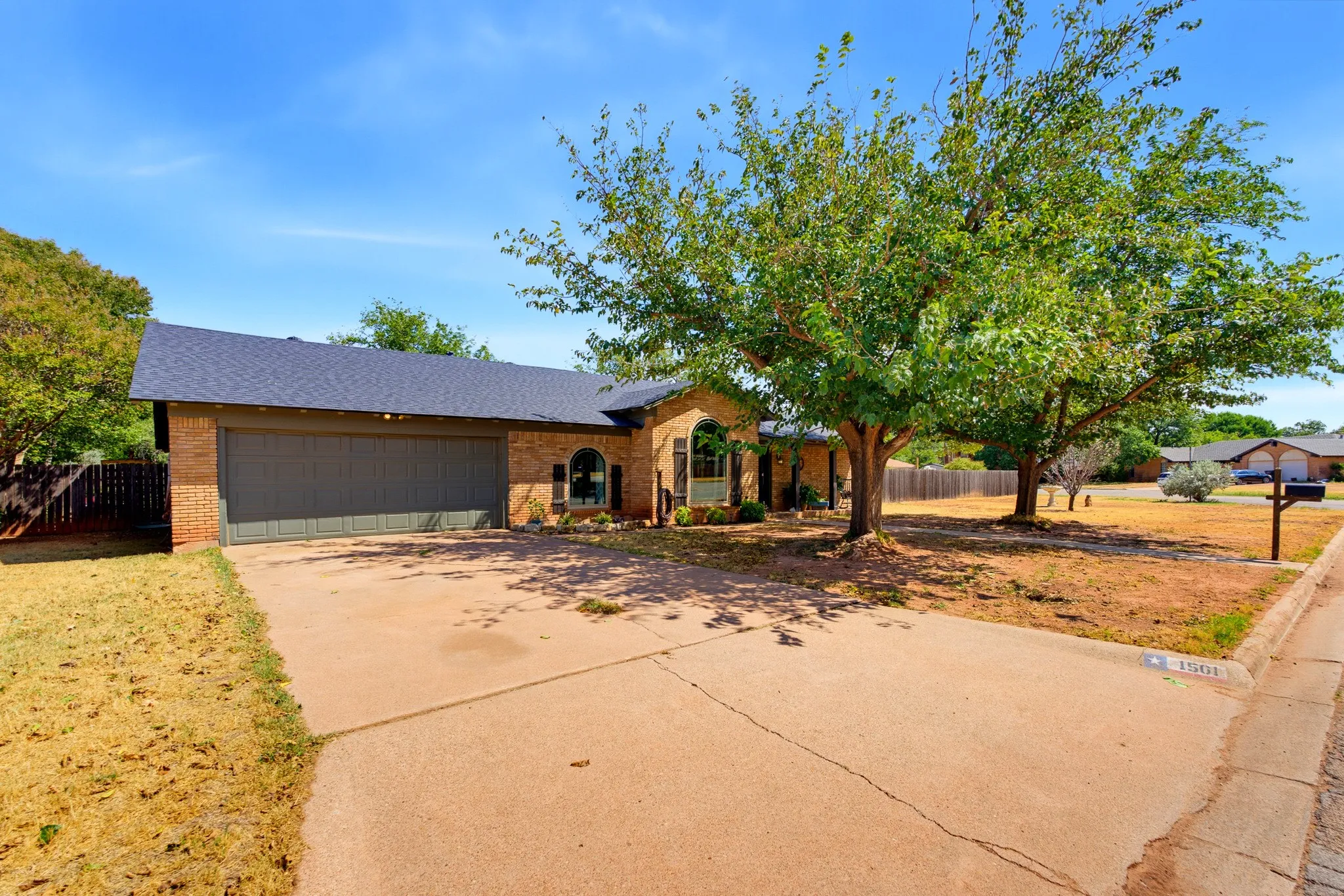 Single Family Residence For Sale in Taylor County , 1501 Wishbone, Abilene, Texas 79603, 4 Bedroom, 2 Bathroom, 2 Garage spaces, 2,852 Sqft, built in 1965, mls#21398027, Real Estate Agent in Abilene, Homes For Sale in Taylor county, Homes For Sale in Abilene, Realtor in Abilene Texas, Real Estate Brokerage Independent Realty Texas, Luminita Cordes Realtor