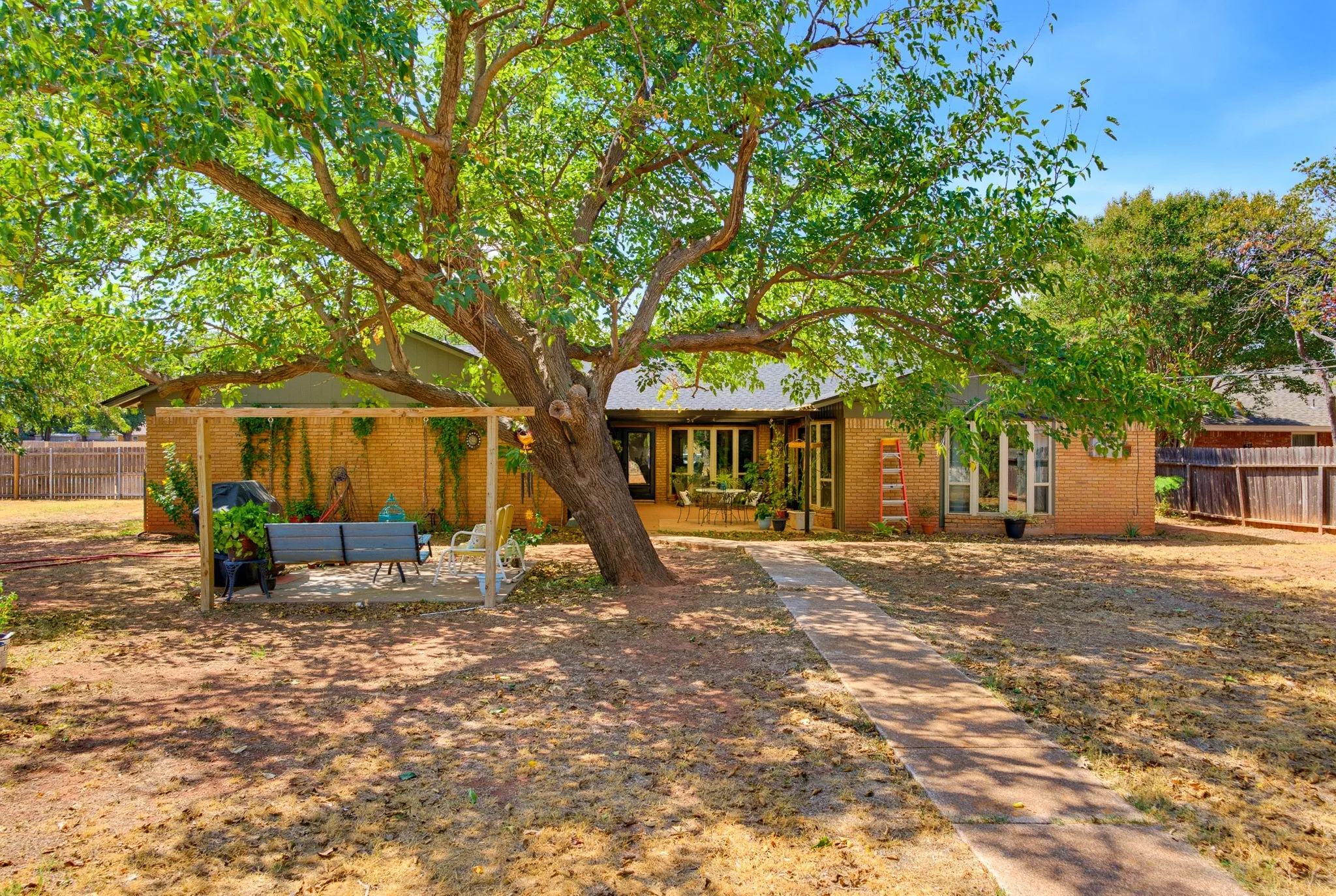 Single Family Residence For Sale in Taylor County , 1501 Wishbone, Abilene, Texas 79603, 4 Bedroom, 2 Bathroom, 2 Garage spaces, 2,852 Sqft, built in 1965, mls#21398027, Real Estate Agent in Abilene, Homes For Sale in Taylor county, Homes For Sale in Abilene, Realtor in Abilene Texas, Real Estate Brokerage Independent Realty Texas, Luminita Cordes Realtor