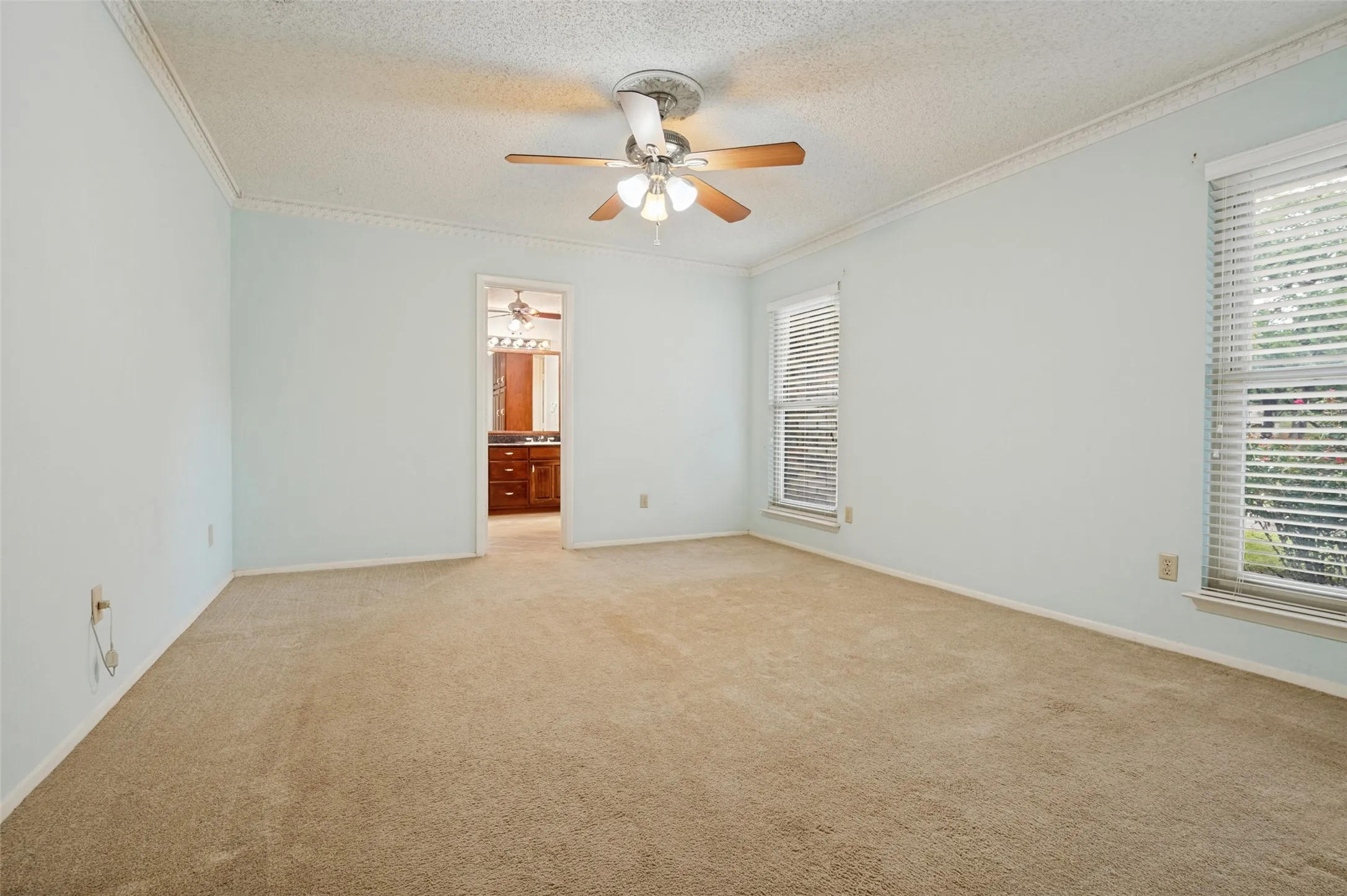 Single Family Residence For Sale in Tarrant County , 5725 Trails Edge Court, Arlington, Texas 76017, 4 Bedroom, 3 Bathroom, Garage spaces, 2,929 Sqft, built in 1978, mls#21401750, Real Estate Agent in Arlington, Homes For Sale in Tarrant county, Homes For Sale in Arlington, Realtor in Arlington Texas, Real Estate Brokerage Independent Realty Texas, Luminita Cordes Realtor