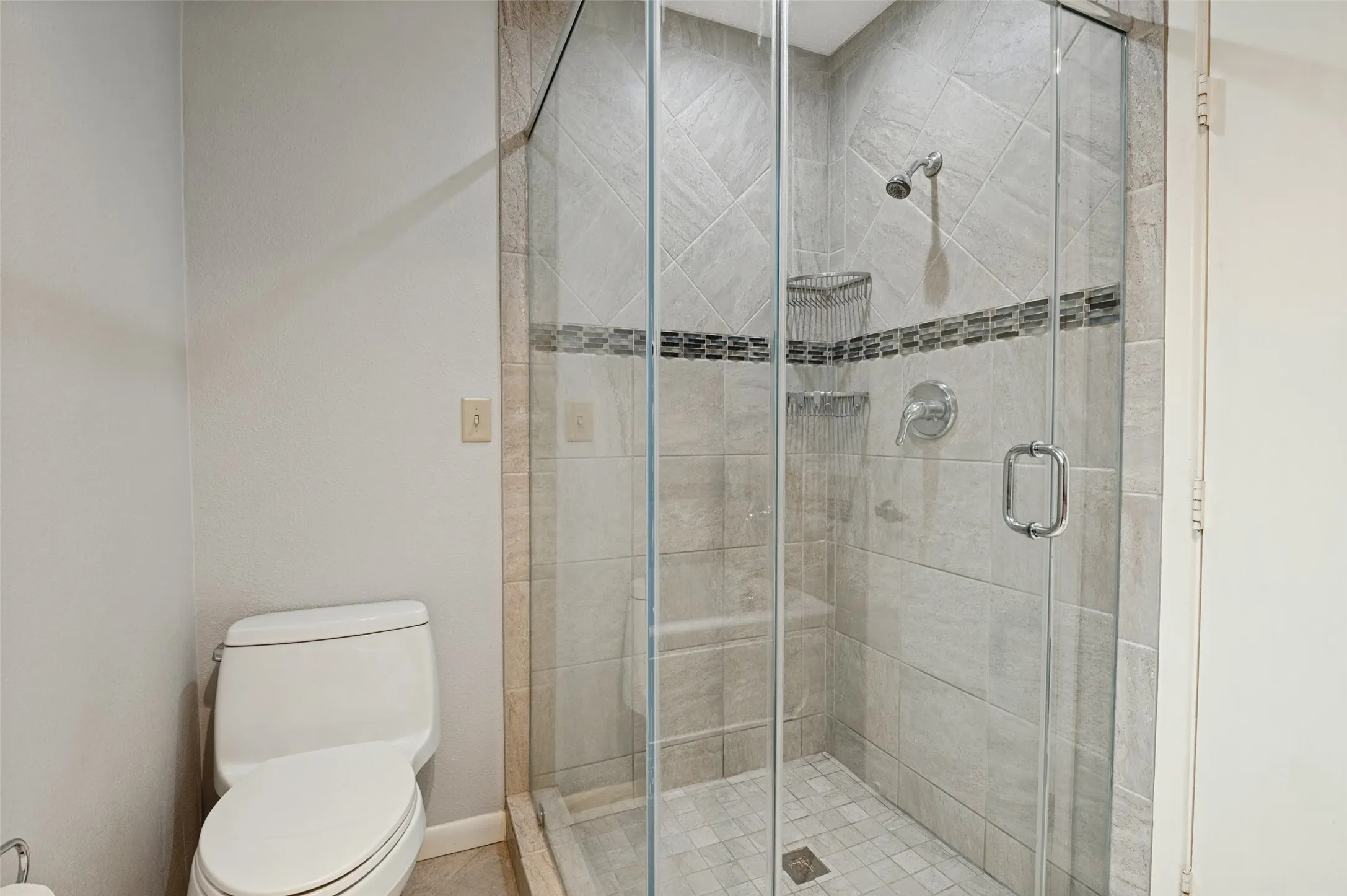 Single Family Residence For Sale in Tarrant County , 5725 Trails Edge Court, Arlington, Texas 76017, 4 Bedroom, 3 Bathroom, Garage spaces, 2,929 Sqft, built in 1978, mls#21401750, Real Estate Agent in Arlington, Homes For Sale in Tarrant county, Homes For Sale in Arlington, Realtor in Arlington Texas, Real Estate Brokerage Independent Realty Texas, Luminita Cordes Realtor