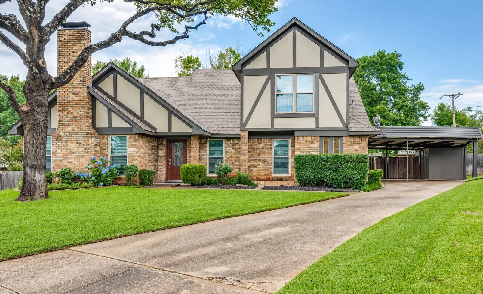 Single Family Residence For Sale in Tarrant County , 5725 Trails Edge Court, Arlington, Texas 76017, 4 Bedroom, 3 Bathroom, Garage spaces, 2,929 Sqft, built in 1978, mls#21401750, Real Estate Agent in Arlington, Homes For Sale in Tarrant county, Homes For Sale in Arlington, Realtor in Arlington Texas, Real Estate Brokerage Independent Realty Texas, Luminita Cordes Realtor