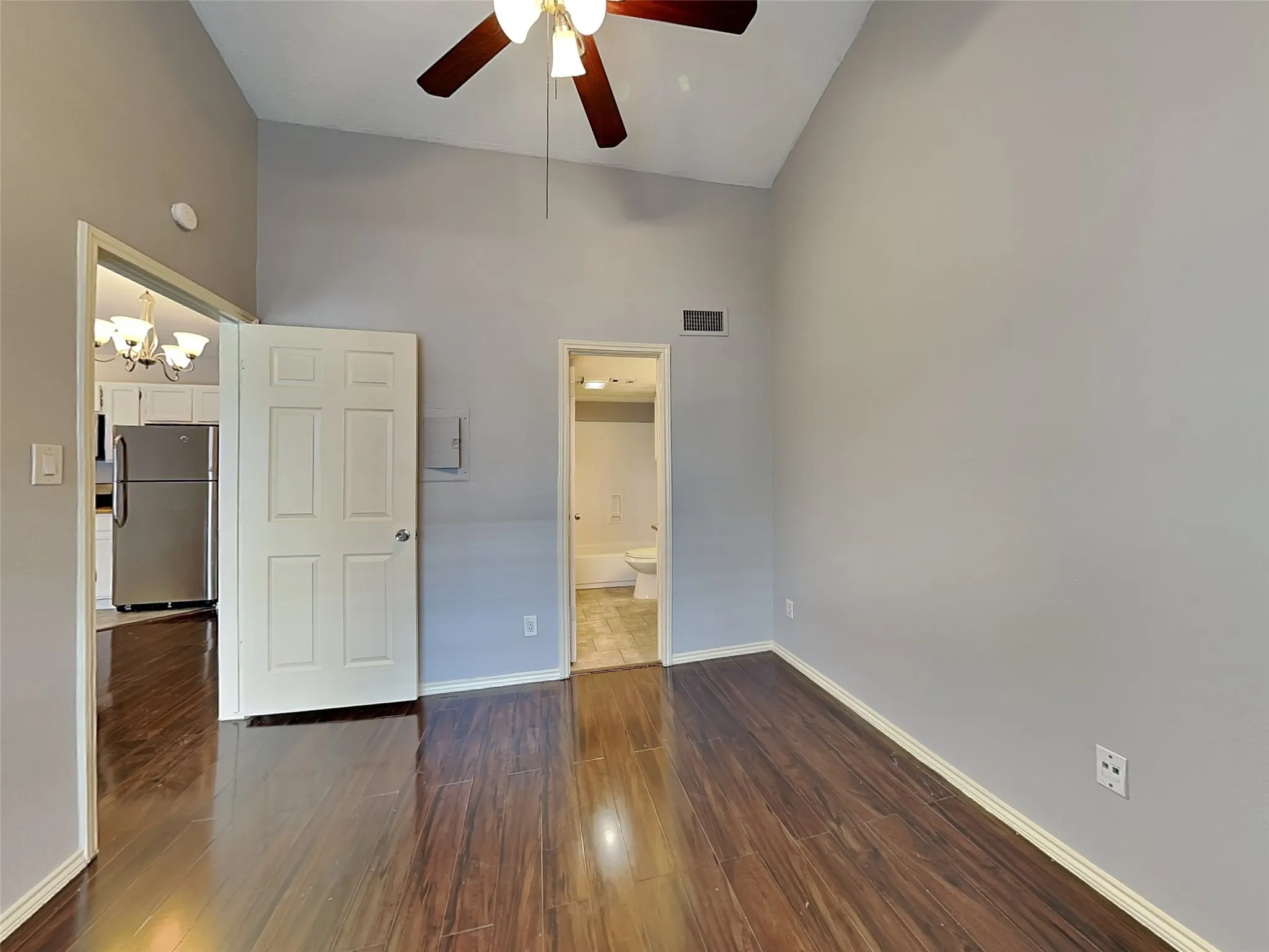 Condominium For Rent in Dallas County , 6108 Abrams 323, Dallas, Texas 75231, 1 Bedroom, 1 Bathroom, Garage spaces, 500 Sqft, built in 2005, mls#21401894, Real Estate Agent in Dallas, Homes For Rent in Dallas county, Homes For Rent in Dallas, Realtor in Dallas Texas, Real Estate Brokerage Independent Realty Texas, Luminita Cordes Realtor