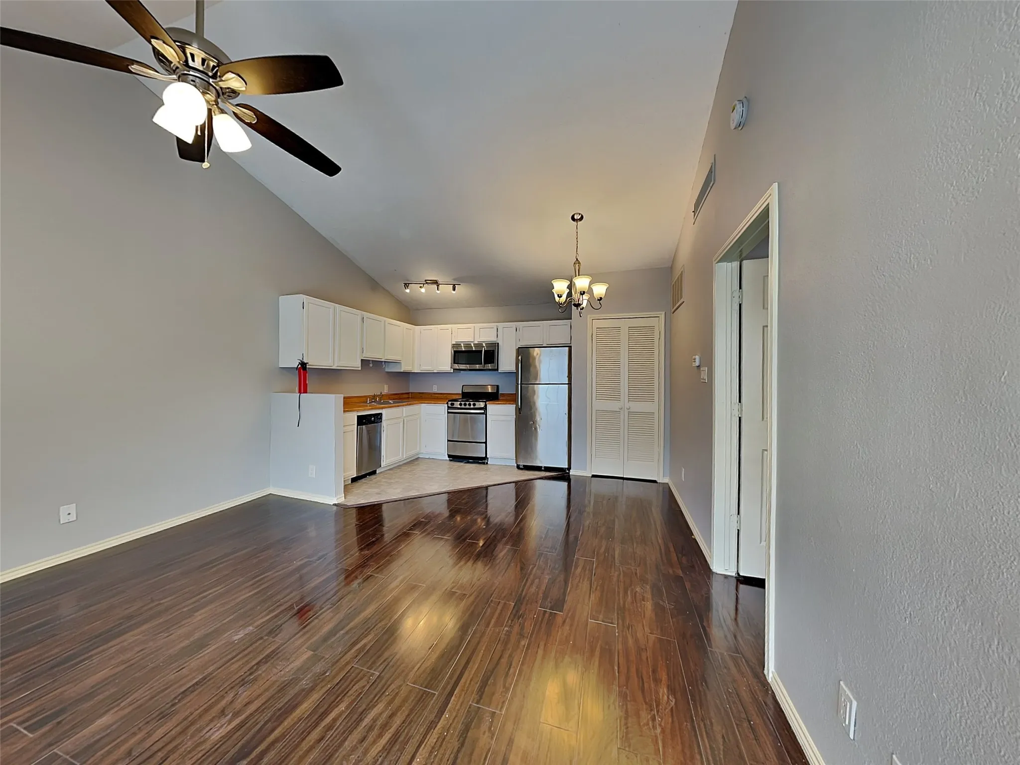 Condominium For Rent in Dallas County , 6108 Abrams 323, Dallas, Texas 75231, 1 Bedroom, 1 Bathroom, Garage spaces, 500 Sqft, built in 2005, mls#21401894, Real Estate Agent in Dallas, Homes For Rent in Dallas county, Homes For Rent in Dallas, Realtor in Dallas Texas, Real Estate Brokerage Independent Realty Texas, Luminita Cordes Realtor