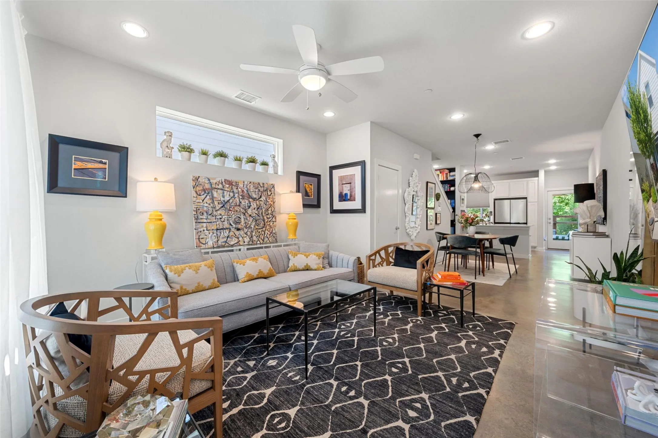 Single Family Residence For Sale in Dallas County , 1269 Clifftop Lane, Dallas, Texas 75208, 3 Bedroom, 3 Bathroom, 1 Garage spaces, 1,554 Sqft, built in 2020, mls#21398895, Real Estate Agent in Dallas, Homes For Sale in Dallas county, Homes For Sale in Dallas, Realtor in Dallas Texas, Real Estate Brokerage Independent Realty Texas, Luminita Cordes Realtor