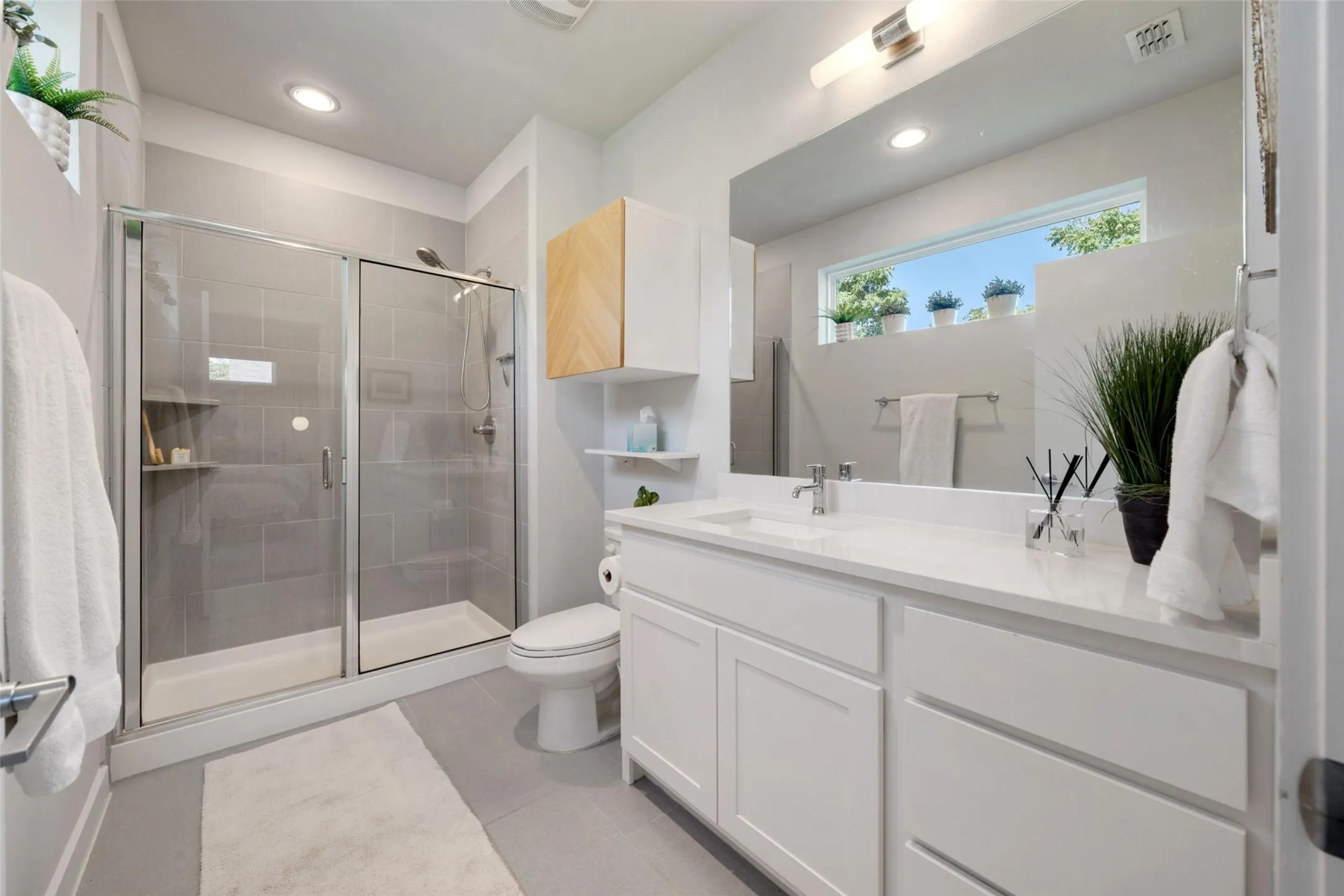 Single Family Residence For Sale in Dallas County , 1269 Clifftop Lane, Dallas, Texas 75208, 3 Bedroom, 3 Bathroom, 1 Garage spaces, 1,554 Sqft, built in 2020, mls#21398895, Real Estate Agent in Dallas, Homes For Sale in Dallas county, Homes For Sale in Dallas, Realtor in Dallas Texas, Real Estate Brokerage Independent Realty Texas, Luminita Cordes Realtor