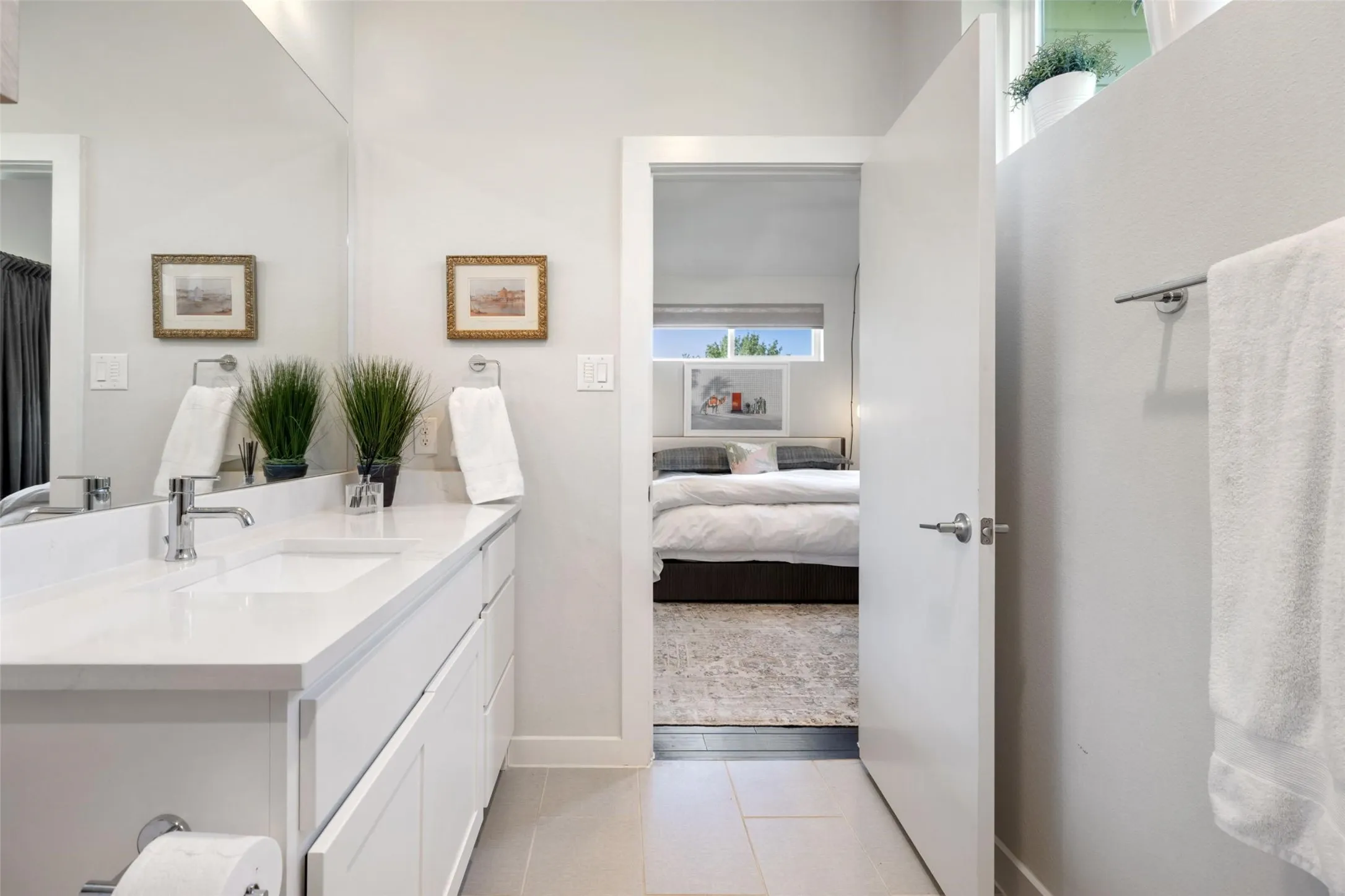 Single Family Residence For Sale in Dallas County , 1269 Clifftop Lane, Dallas, Texas 75208, 3 Bedroom, 3 Bathroom, 1 Garage spaces, 1,554 Sqft, built in 2020, mls#21398895, Real Estate Agent in Dallas, Homes For Sale in Dallas county, Homes For Sale in Dallas, Realtor in Dallas Texas, Real Estate Brokerage Independent Realty Texas, Luminita Cordes Realtor