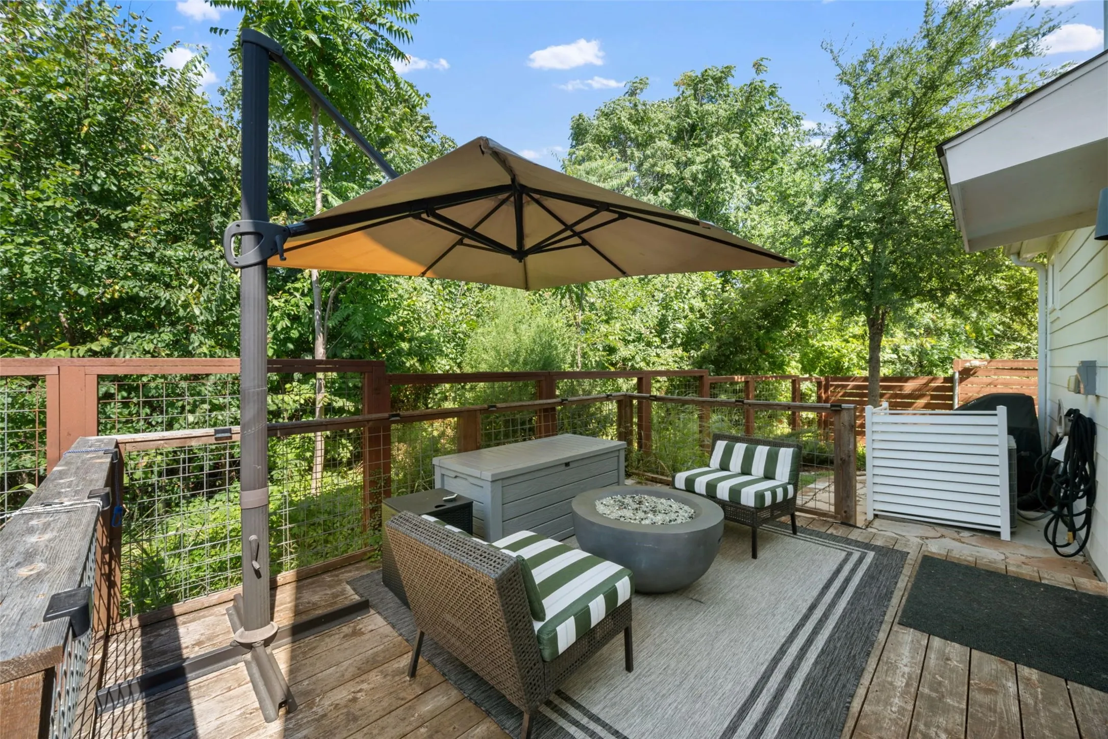 Single Family Residence For Sale in Dallas County , 1269 Clifftop Lane, Dallas, Texas 75208, 3 Bedroom, 3 Bathroom, 1 Garage spaces, 1,554 Sqft, built in 2020, mls#21398895, Real Estate Agent in Dallas, Homes For Sale in Dallas county, Homes For Sale in Dallas, Realtor in Dallas Texas, Real Estate Brokerage Independent Realty Texas, Luminita Cordes Realtor